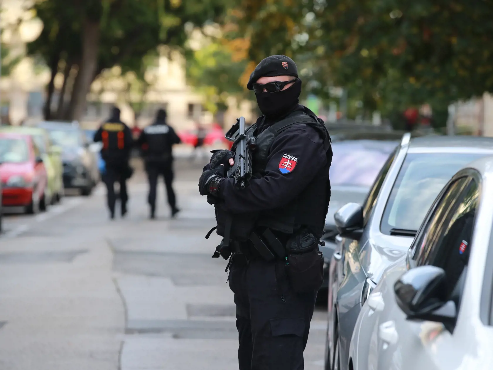 Súd s Dědečkom, ktorý opitý spôsobil smrť piatich ľudí na Zochovej: Ulica bola už vopred opáskovaná a uzavretá, stráži ju polícia.