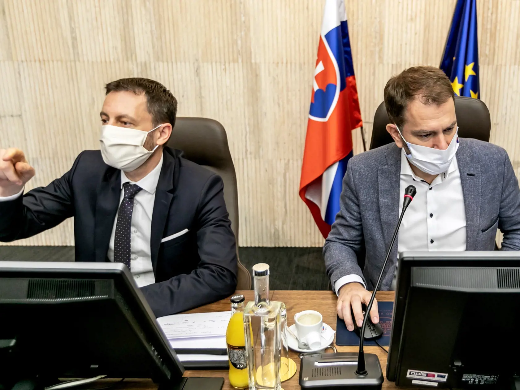 Na snímke rokovanie na Úrade vlády, po ktorom Slovenský premiér Igor Matovič informoval o sociálnych úľavách pre firmy. 