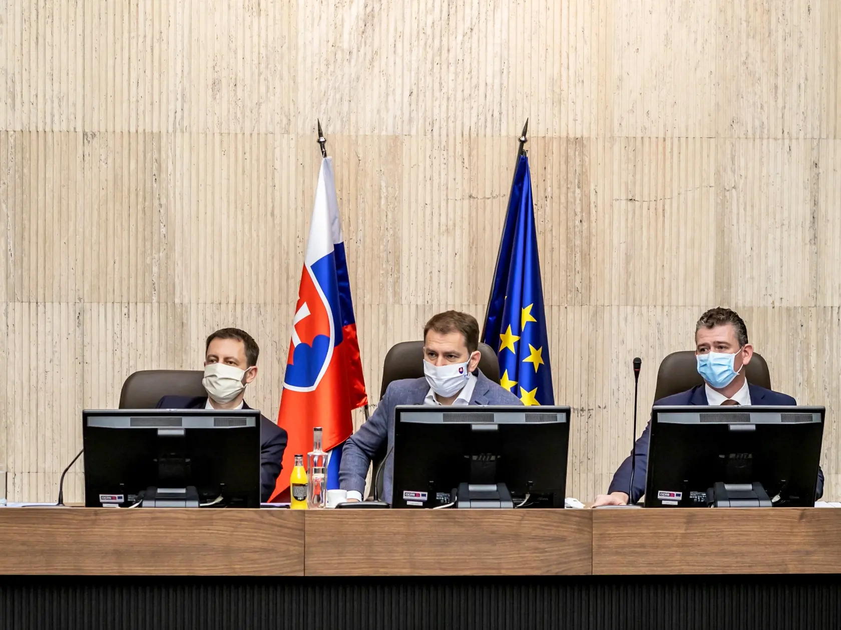 Na snímke rokovanie na Úrade vlády, po ktorom Slovenský premiér Igor Matovič informoval o sociálnych úľavách pre firmy. 