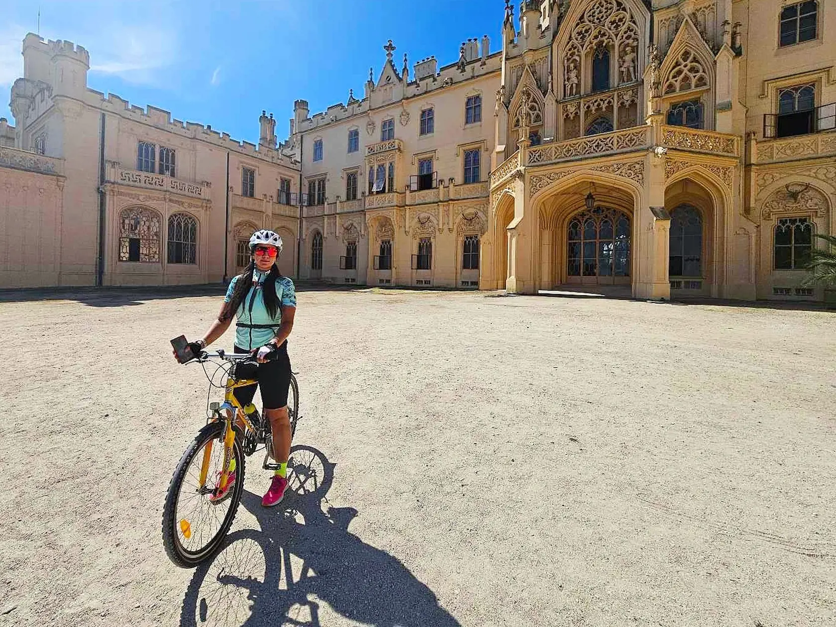 Janka sa často bicykluje, pomáha jej to udržať sa fit.