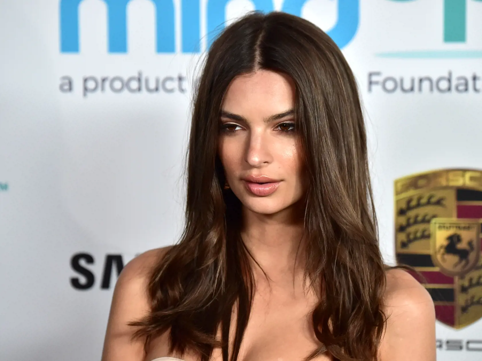 BEVERLY HILLS, CA - NOVEMBER 03:  Emily Ratajkowski attends Goldie's Love In For Kids at Ron Burkle's Green Acres Estate on November 3, 2017 in Beverly Hills, California.  (Photo by Frazer Harrison/Getty Images)