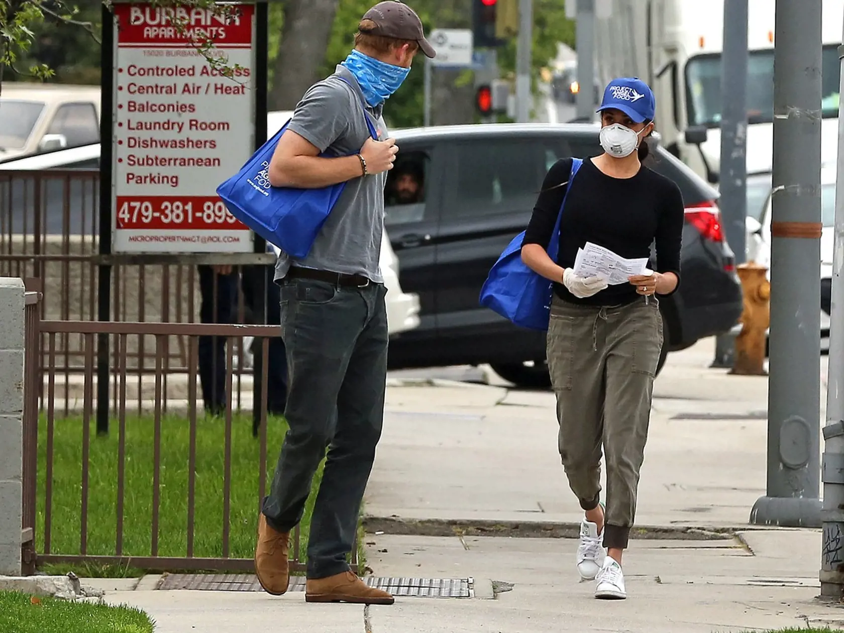 Harry a Meghan pomáhajú v Los Angeles.