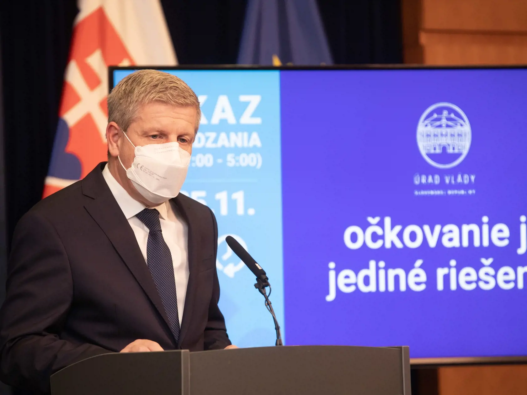 Na snímke je  minister zdravotníctva SR Vladimír Lengvarský počas rokovania vlády na ktorom vláda prijala dvojtýžňový lockdown.