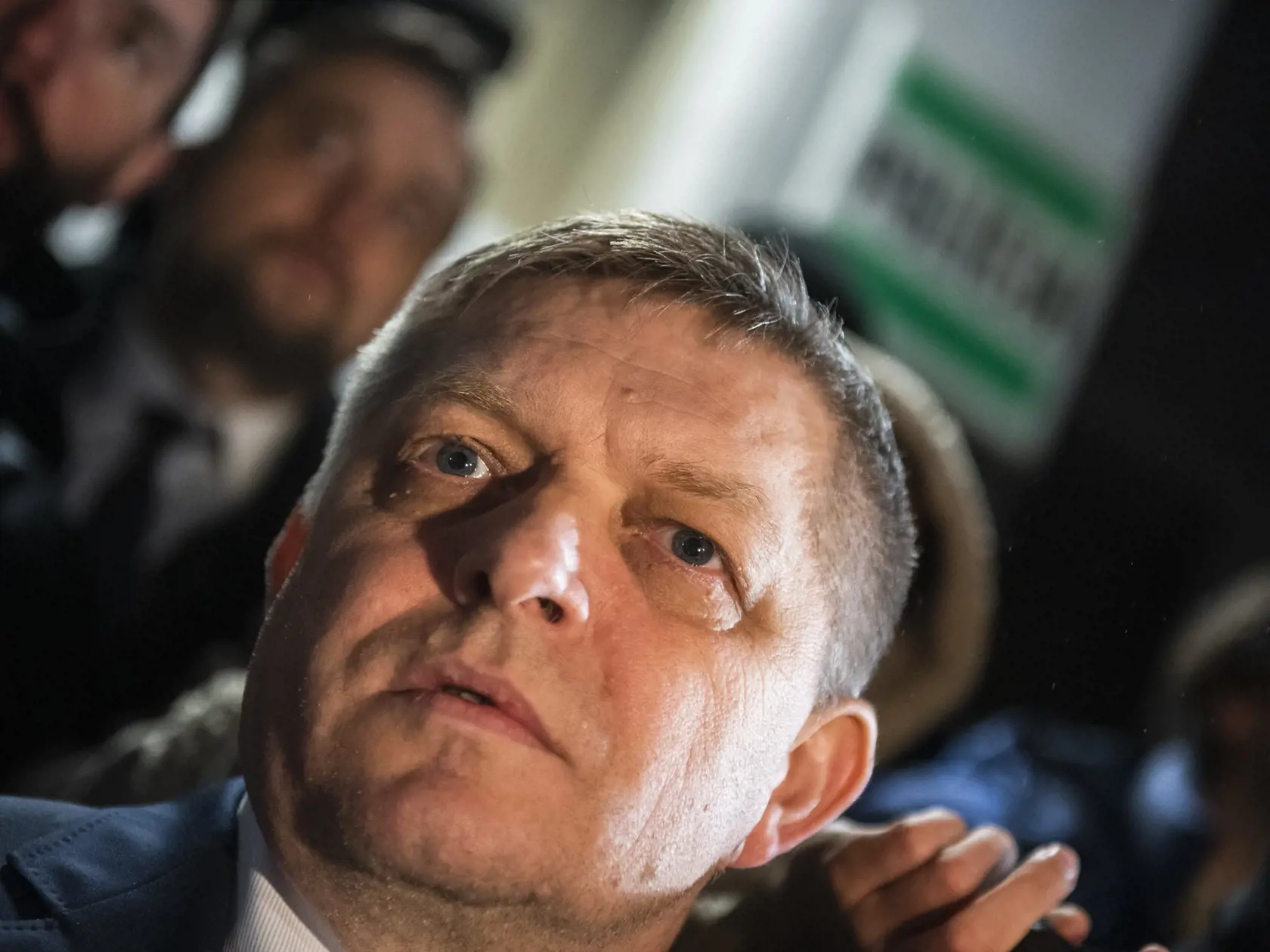 Na snímke predseda opozičného Smeru-SD Robert Fico opúšťa policajnú stanicu po predvedení na základe dožiadania orgánu činného v trestnom konaní (OČTK) v Bratislave 16. decembra 2021. FOTO TASR - Jaroslav Novák