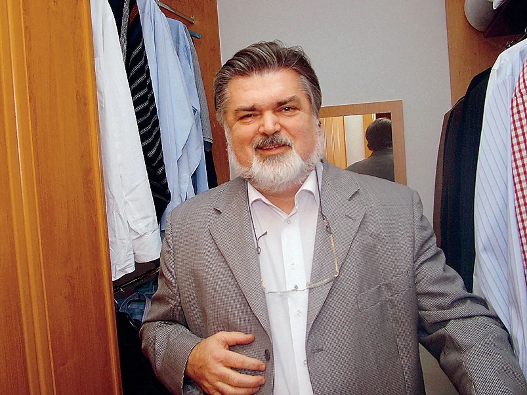 Košický byt Petra Dvorského, Peter Dvorský, operný spevák, šéf košického Štátneho divadla, šatník
foto : Milan Grejták
uverejnené Šarm 8/2007
pôvodný súbor:4 9.eps