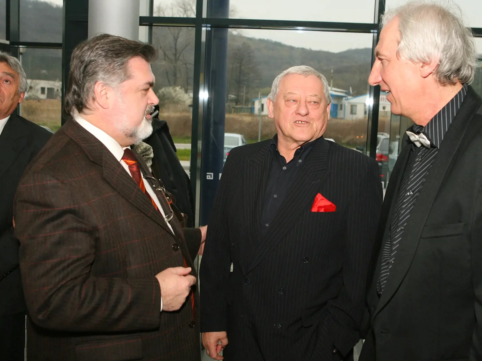 Vystava fotografii v priestoroch predajne Mercedes v Lamaci;Jozef Golonka;Peter Dvorsky;;29.3.2007 Bratislava;foto Ján Zemiar