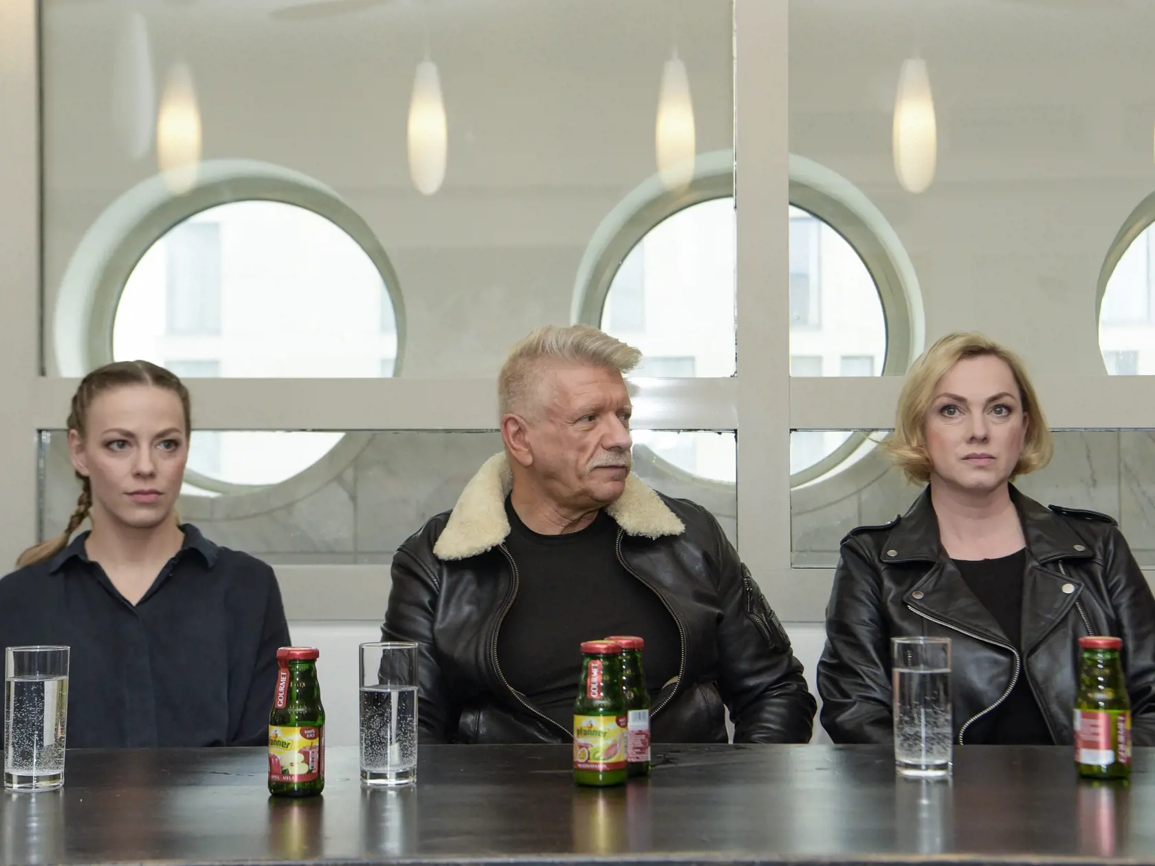 Na snímke zľava herečka Barbora Andrešičová, herec Richard Stanke, herečka Monika Hilmerová počas tlačovej konferencie Slovenského národného divadla (SND) k premiére inscenácie Budete mať luft! 30. marca 2023 v Bratislave. FOTO TASR - Pavol Zachar