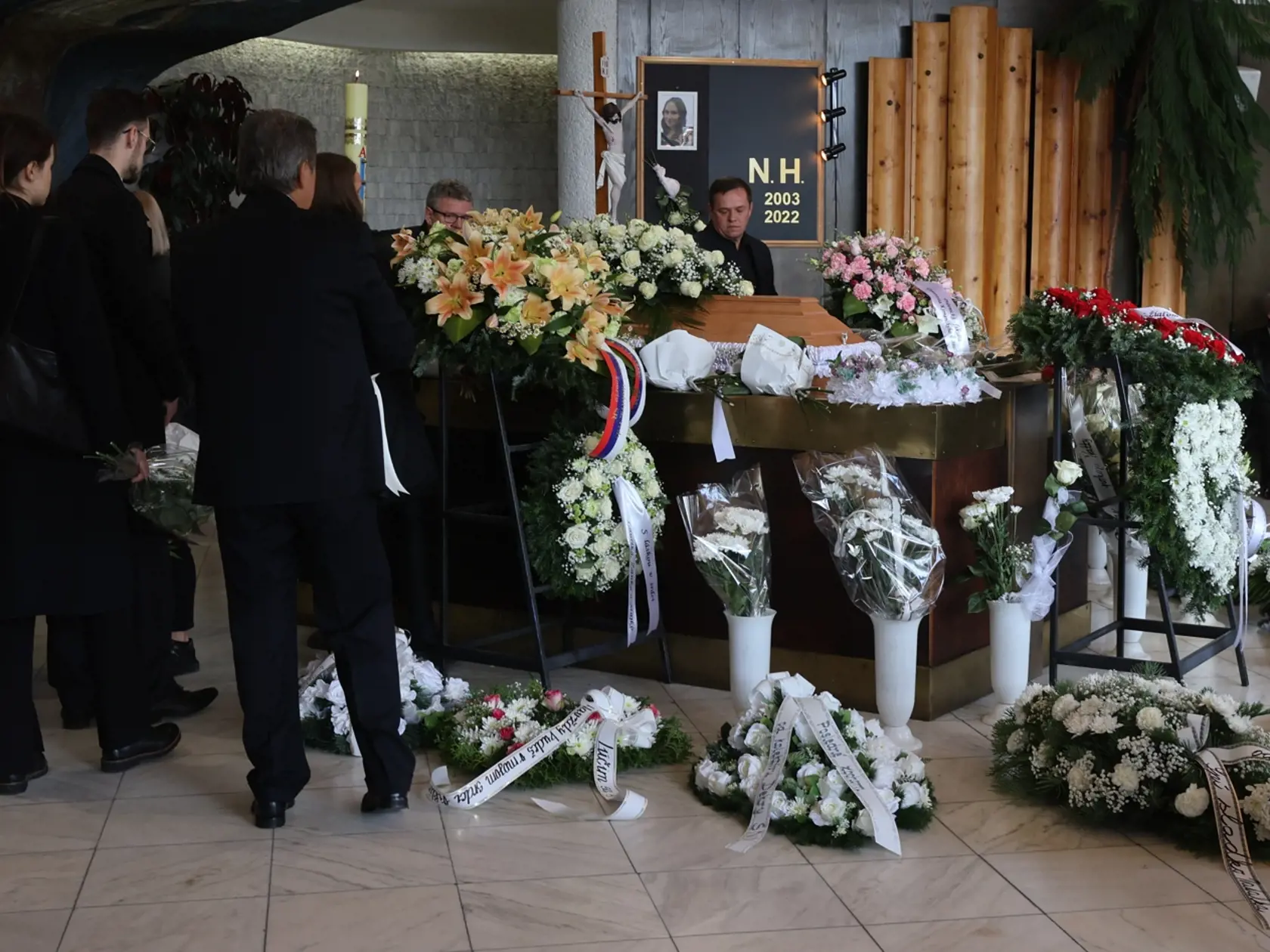 V Spišskej Novej Vsi na miestnom cintoríne sa dnes (7.10.) sa dnes koná posledná rozlúčka s Natáliou Hamrákovou. Iba 19-ročná študentka práva bola jednou z obetí tragickej nehody na Zochovej v Bratislave.