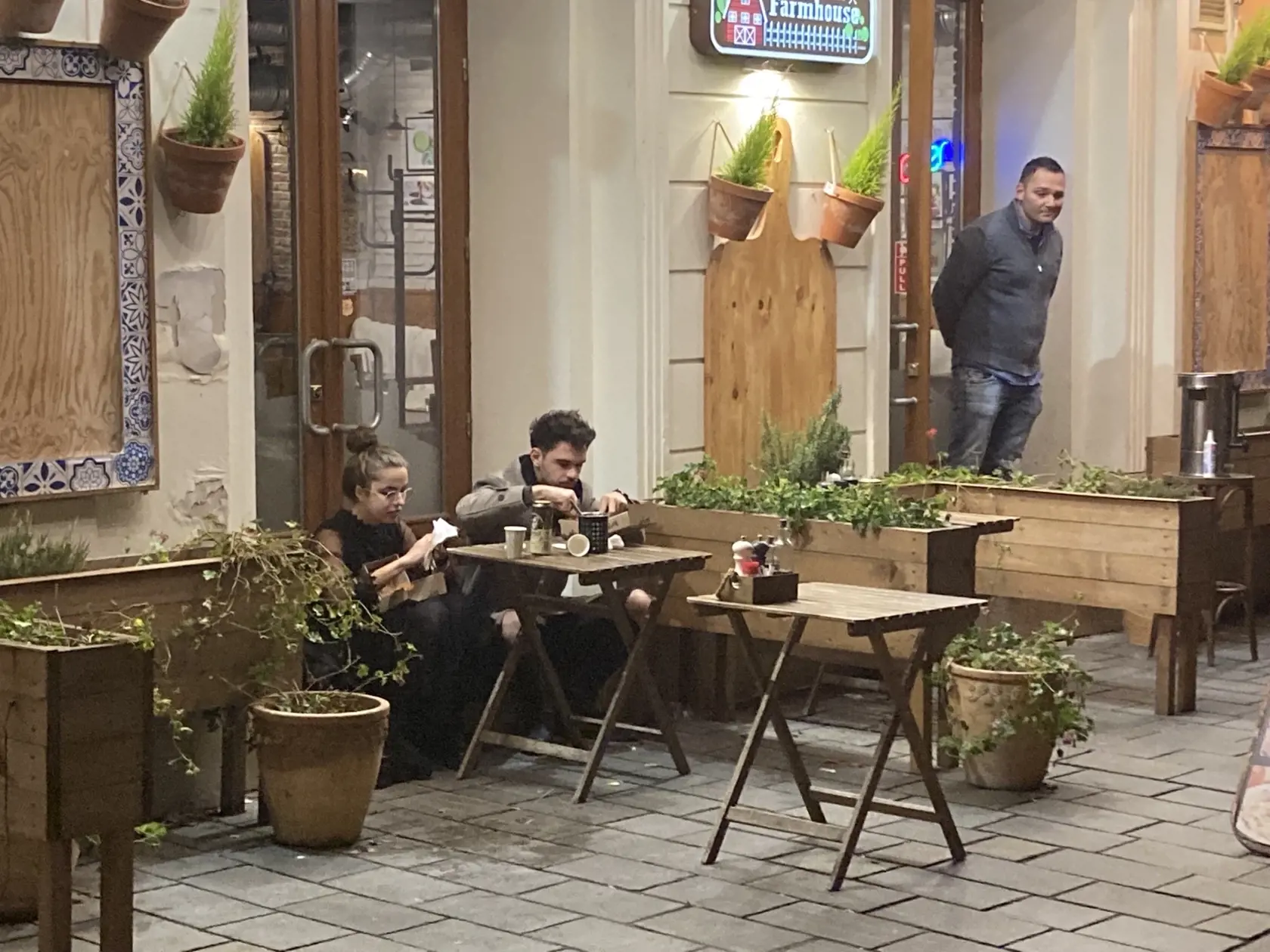 Hoci má byť na sviatok všetko zavreté, v Bratislave to zjavne neplatí!