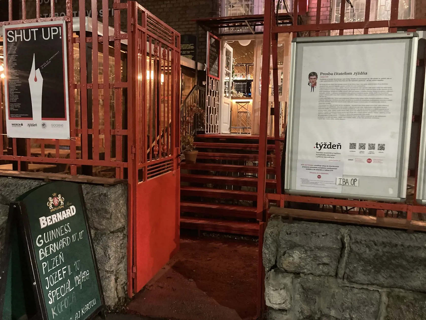 Novinár a publicista Štefan Hríb sa vôbec netají tým, že má otvorené. Na dvere si dokonca zavesil oznam s jeho pohľadom na celú vec.