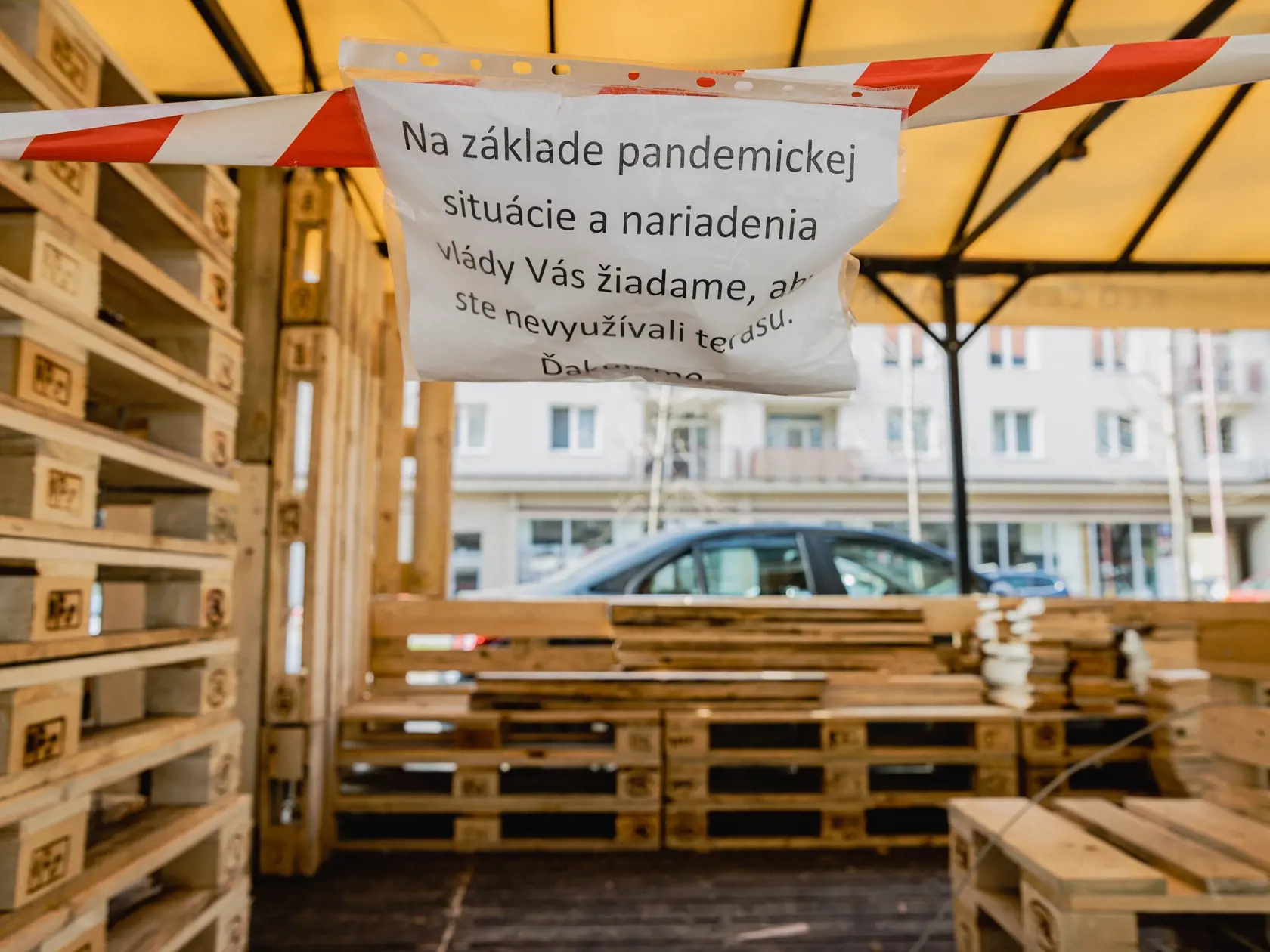 Gastro prevádzky na Košickej ulici v Bratislave rovnako ako ďalšie na celom území Slovenska ostávajú naďalej zatvorené na základe opatrení na zamedzenie šírenia ochorenia Covid-19, ktoré prijala Vláda Slovenskej republiky.