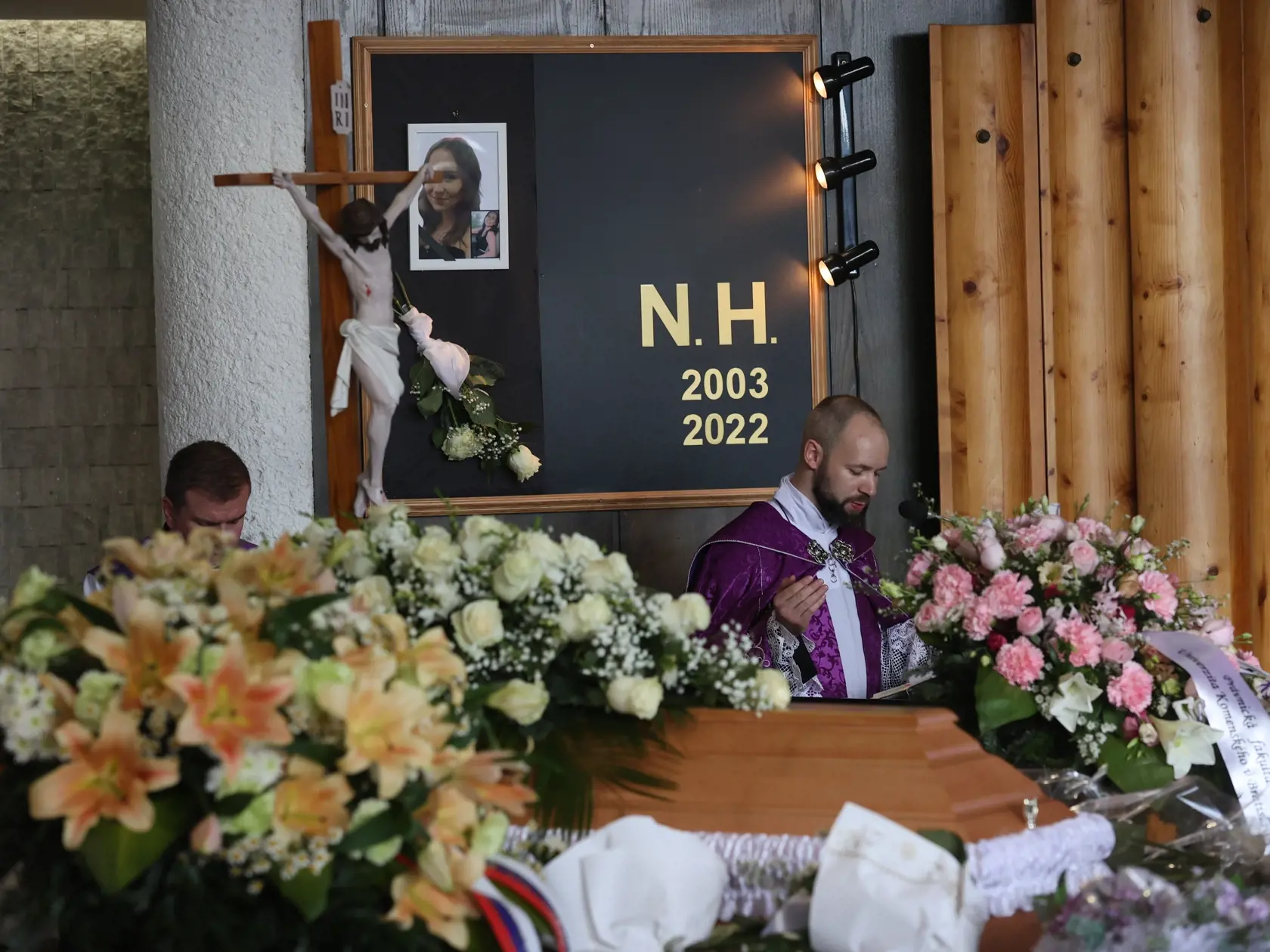 Pohreb Natálie Hamrákovej, ktorá zomrela pri nehode na Zochovej ulici v Bratislave.