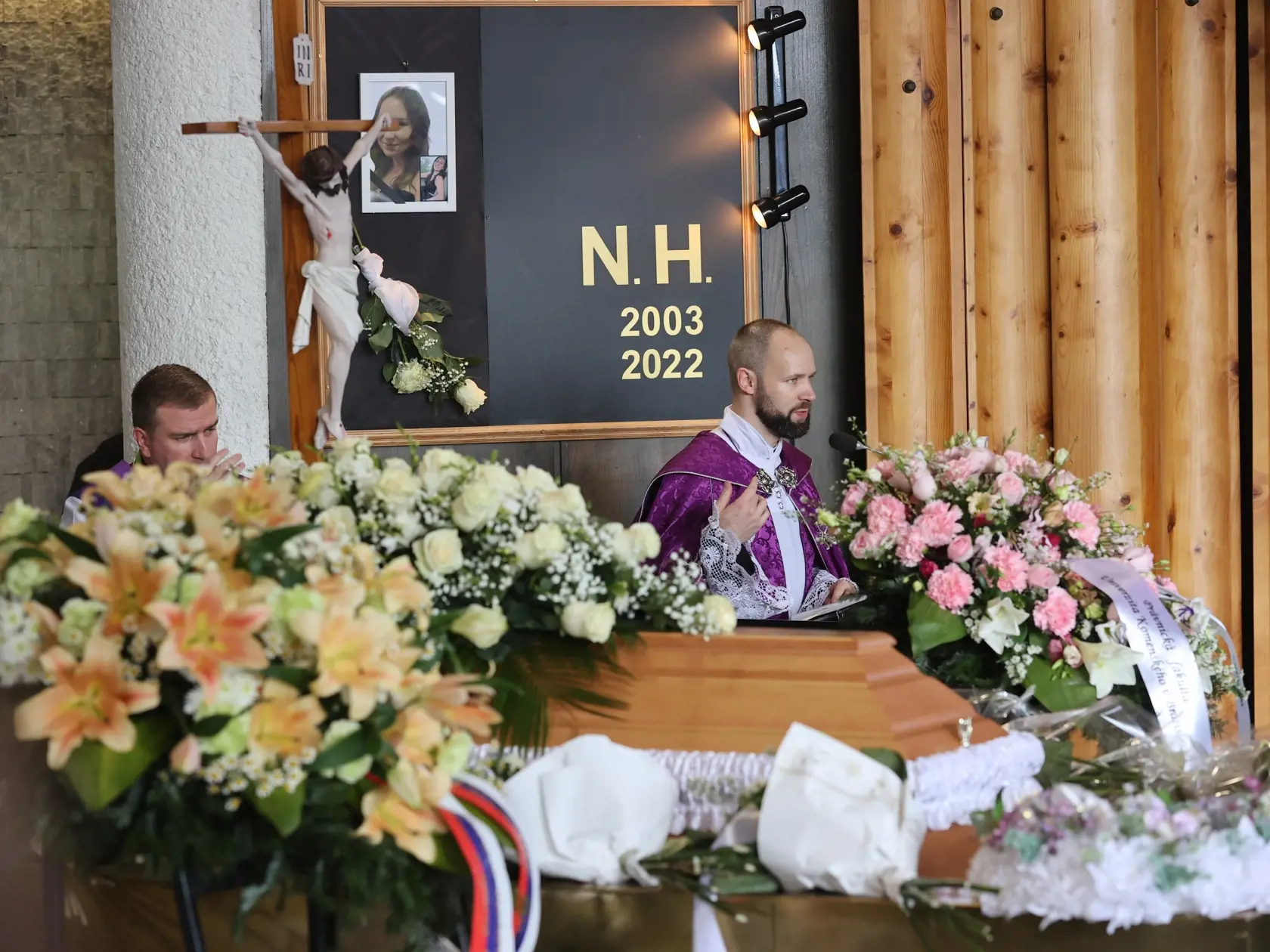 Pohreb Natálie Hamrákovej, ktorá zomrela pri nehode na Zochovej ulici v Bratislave.