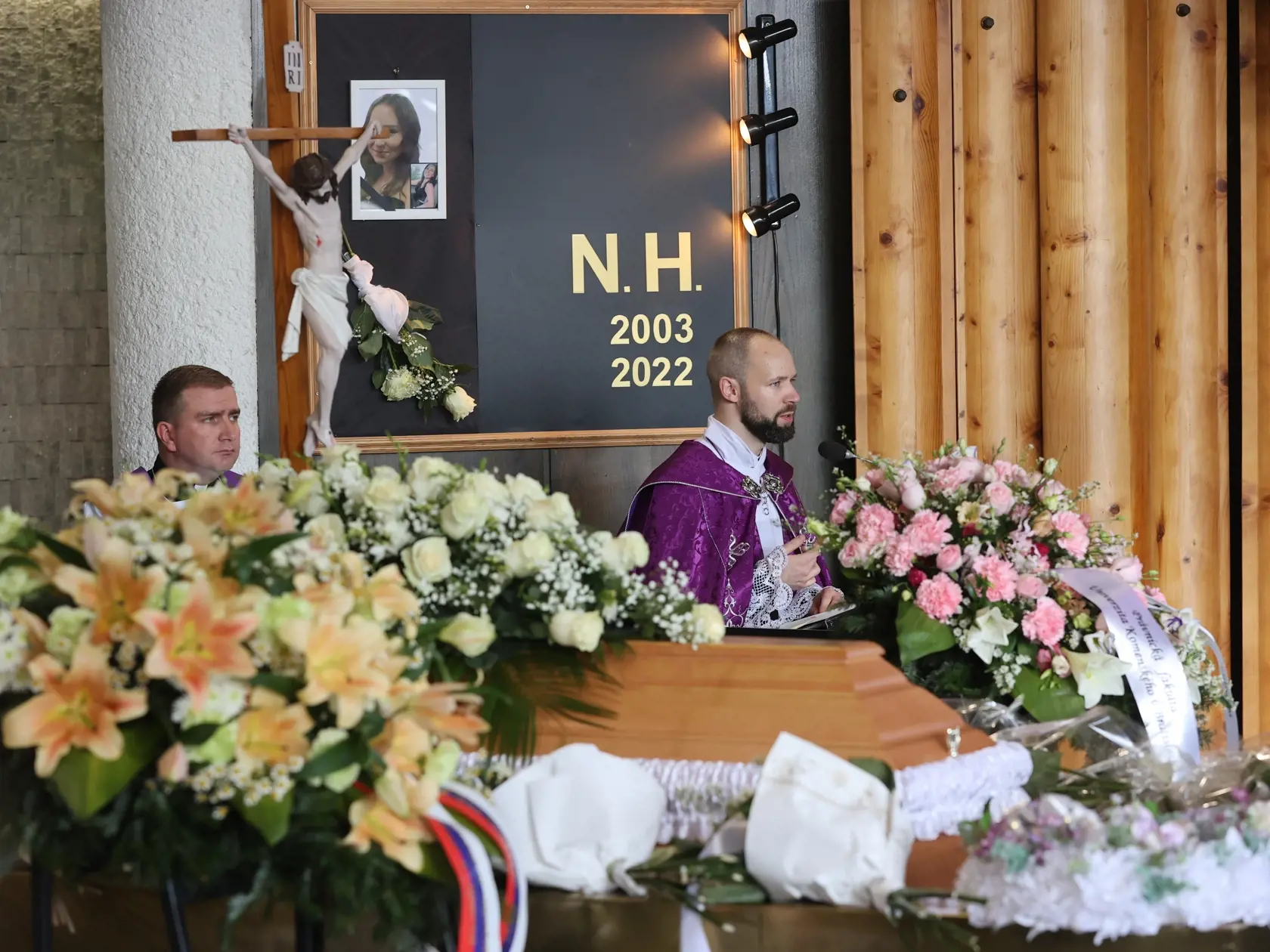 Pohreb Natálie Hamrákovej, ktorá zomrela pri nehode na Zochovej ulici v Bratislave.