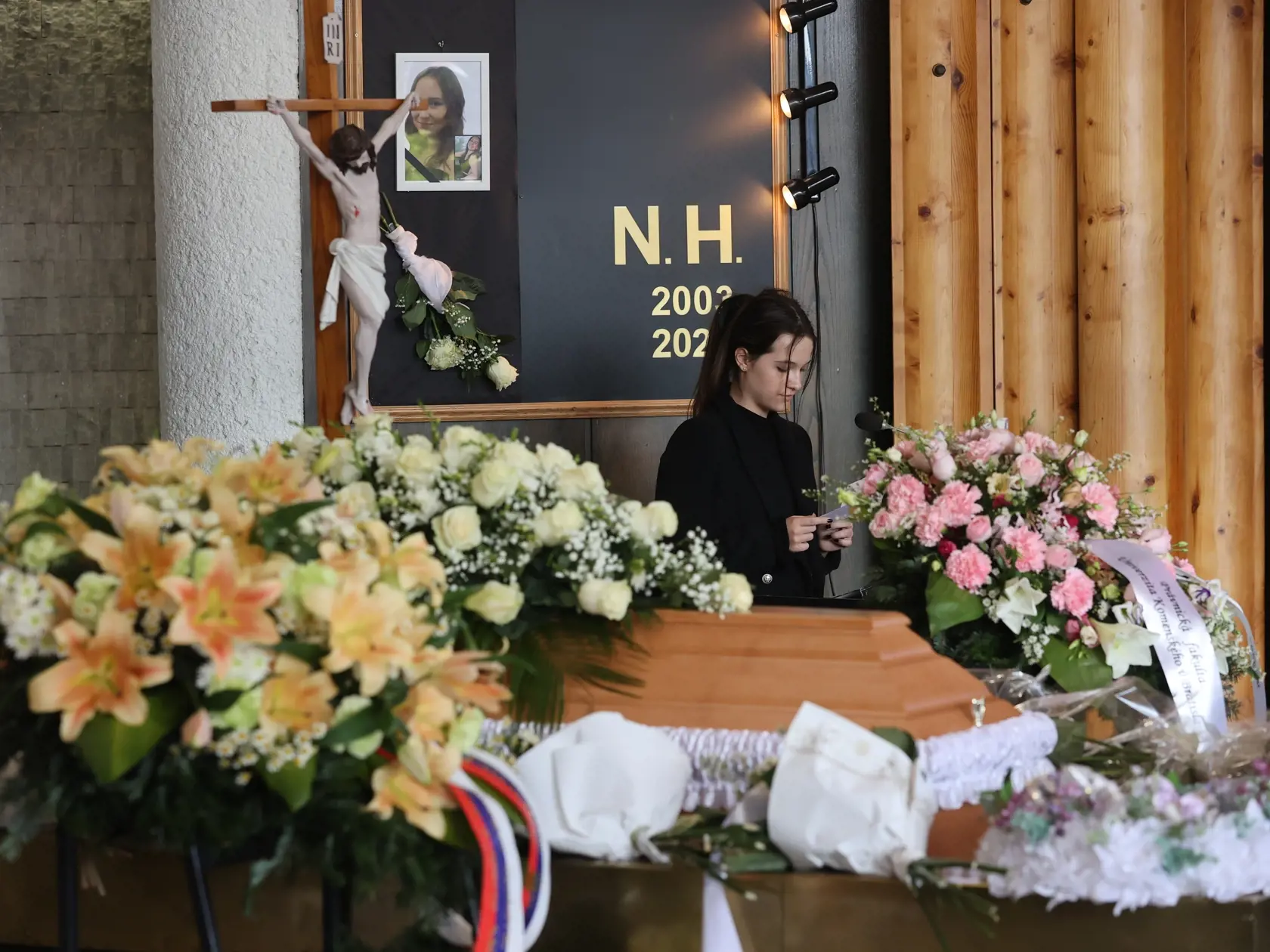 Pohreb Natálie Hamrákovej, ktorá zomrela pri nehode na Zochovej ulici v Bratislave.