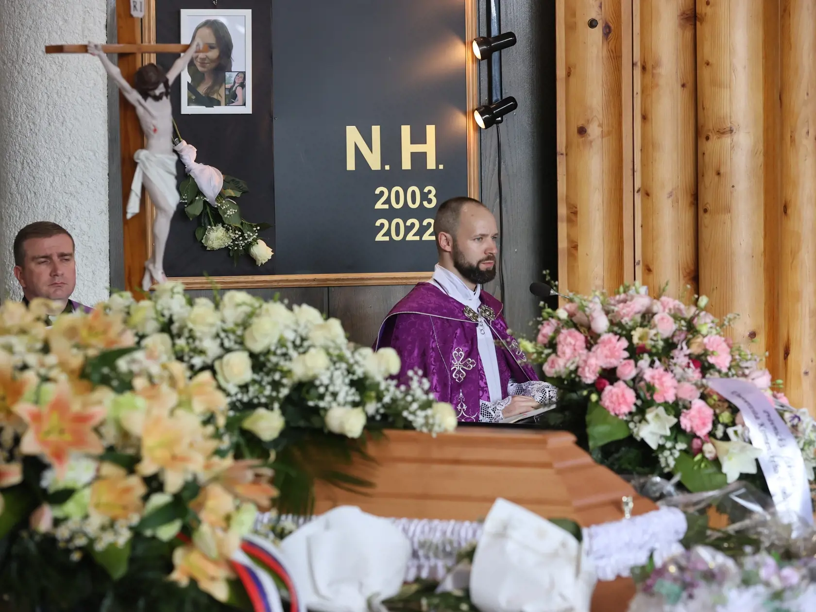 Pohreb Natálie Hamrákovej, ktorá zomrela pri nehode na Zochovej ulici v Bratislave.