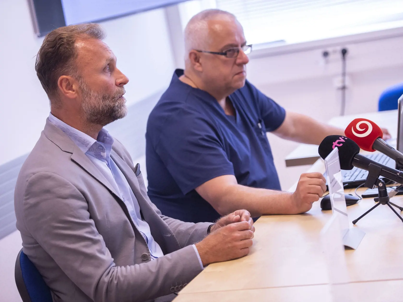 Národný ústav detských chorôb v Bratislave Ladislav Kužela, Milan Kokavec na spoločnej tlačovej konferencii