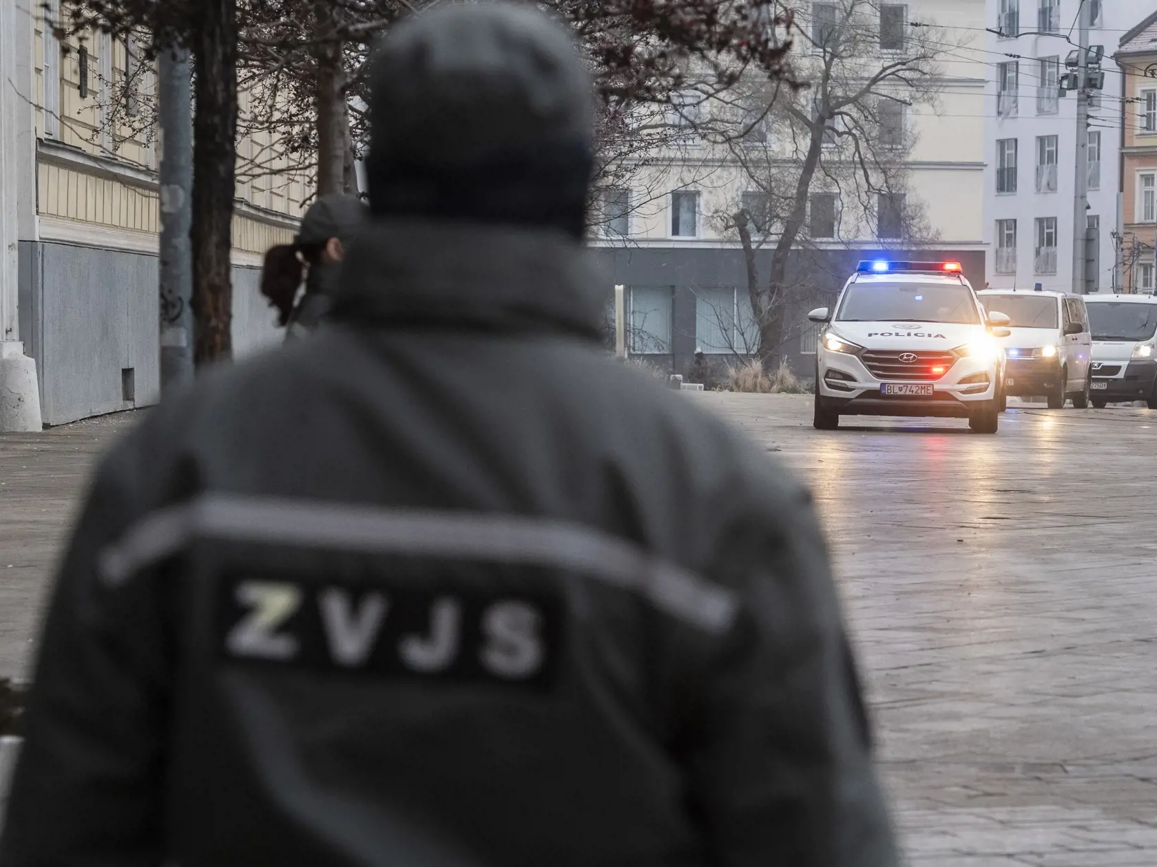 Na snímke policajná eskorta prichádza na Najvyšší súd SR, ktorý rozhoduje v kauze televíznych zmeniek v Bratislave 12. januára 2021. FOTO TASR - Jaroslav Novák