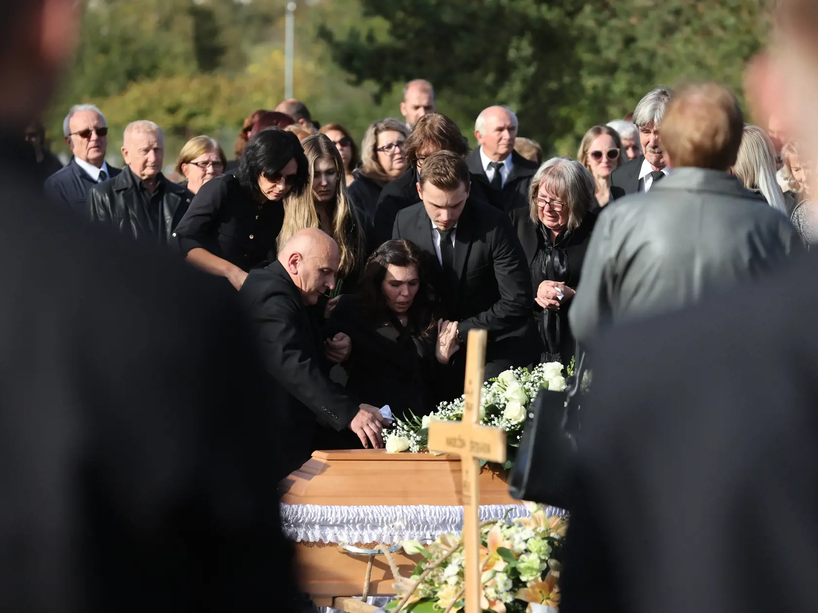Pohreb Natálie Hamrákovej, ktorá zomrela pri nehode v Bratislave na Zochovej ulici. Tragédiu spôsobil Dušan Dědeček,  ktorý šoféroval pod vplyvom alkoholu. Okrem Natálie mala nehoda ďalšie štyri obete.
