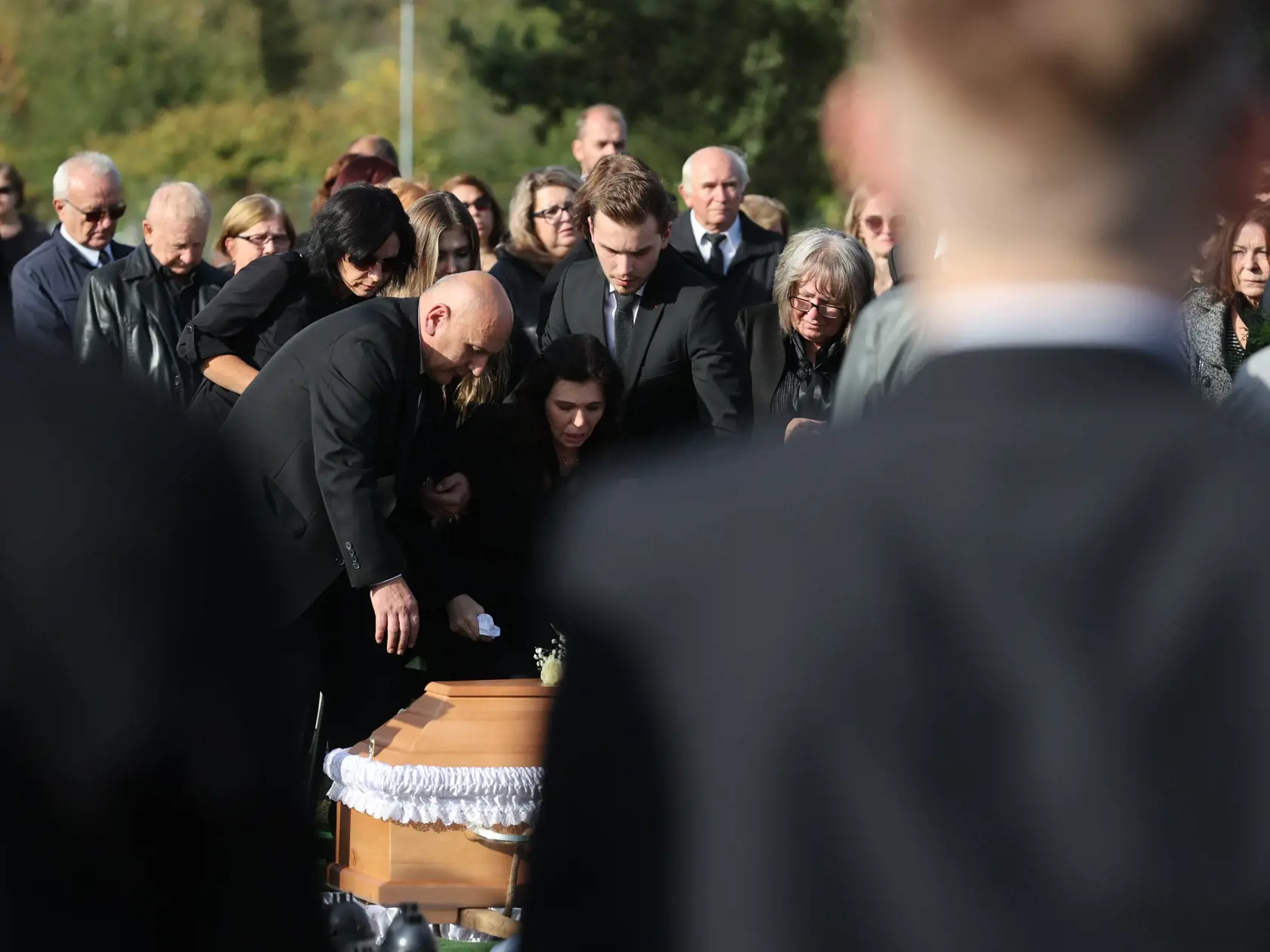 Pohreb Natálie Hamrákovej, ktorá zomrela pri nehode v Bratislave na Zochovej ulici. Tragédiu spôsobil Dušan Dědeček,  ktorý šoféroval pod vplyvom alkoholu. Okrem Natálie mala nehoda ďalšie štyri obete.