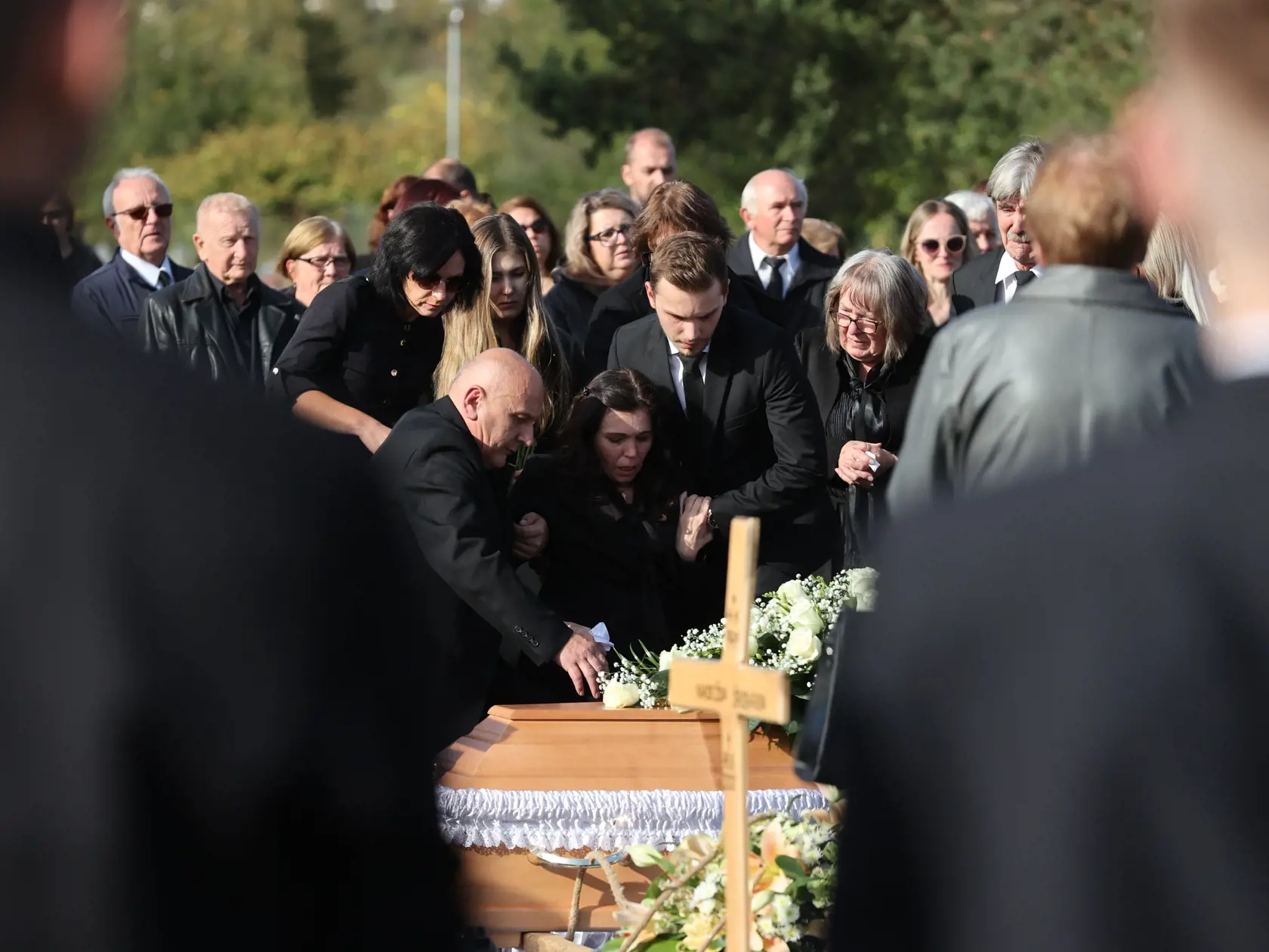 Pohreb Natálie Hamrákovej, ktorá zomrela pri nehode v Bratislave na Zochovej ulici. Tragédiu spôsobil Dušan Dědeček,  ktorý šoféroval pod vplyvom alkoholu. Okrem Natálie mala nehoda ďalšie štyri obete.
