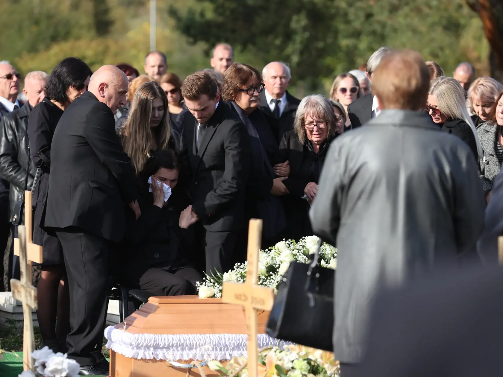 Pohreb Natálie Hamrákovej, ktorá zomrela pri nehode v Bratislave na Zochovej ulici. Tragédiu spôsobil Dušan Dědeček,  ktorý šoféroval pod vplyvom alkoholu. Okrem Natálie mala nehoda ďalšie štyri obete.