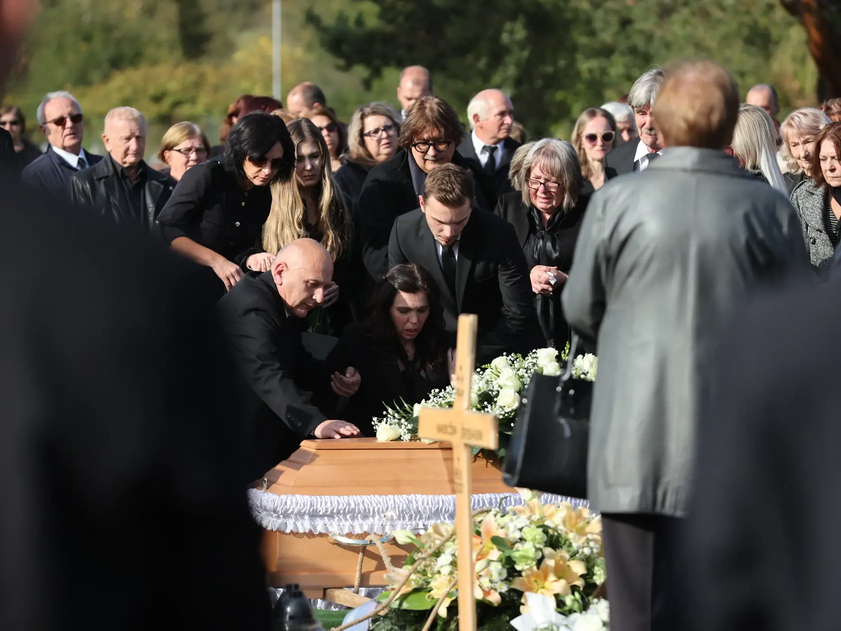 Pohreb Natálie Hamrákovej, ktorá zomrela pri nehode v Bratislave na Zochovej ulici. Tragédiu spôsobil Dušan Dědeček,  ktorý šoféroval pod vplyvom alkoholu. Okrem Natálie mala nehoda ďalšie štyri obete.