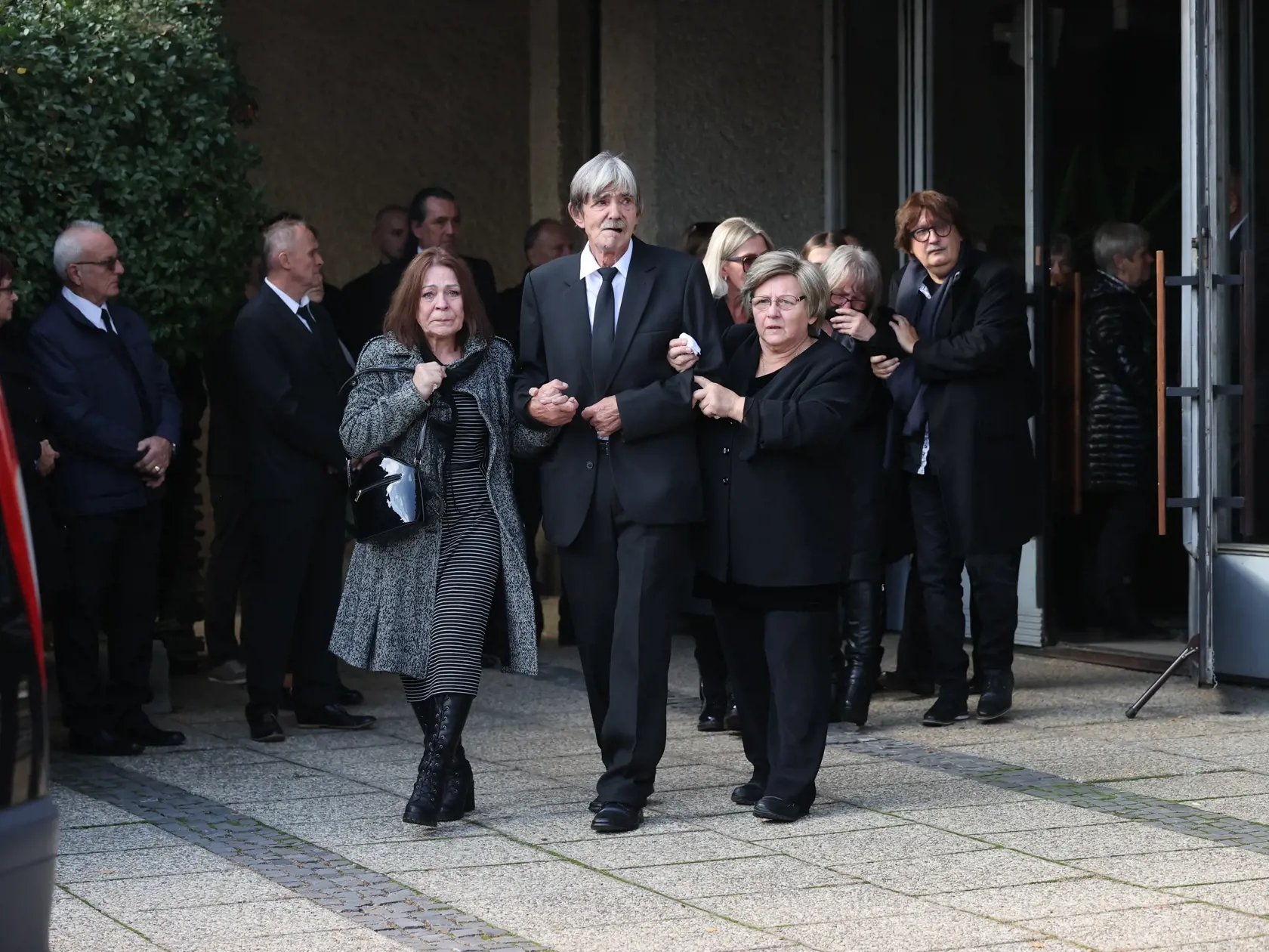 Pohreb Natálie Hamrákovej, ktorá zomrela pri nehode v Bratislave na Zochovej ulici. Tragédiu spôsobil Dušan Dědeček,  ktorý šoféroval pod vplyvom alkoholu. Okrem Natálie mala nehoda ďalšie štyri obete.