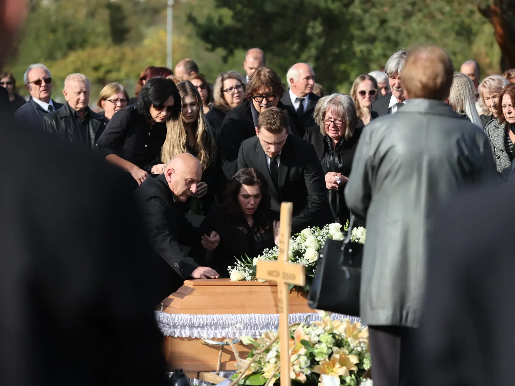 Pohreb Natálie Hamrákovej, ktorá zomrela pri nehode v Bratislave na Zochovej ulici. Tragédiu spôsobil Dušan Dědeček,  ktorý šoféroval pod vplyvom alkoholu. Okrem Natálie mala nehoda ďalšie štyri obete.