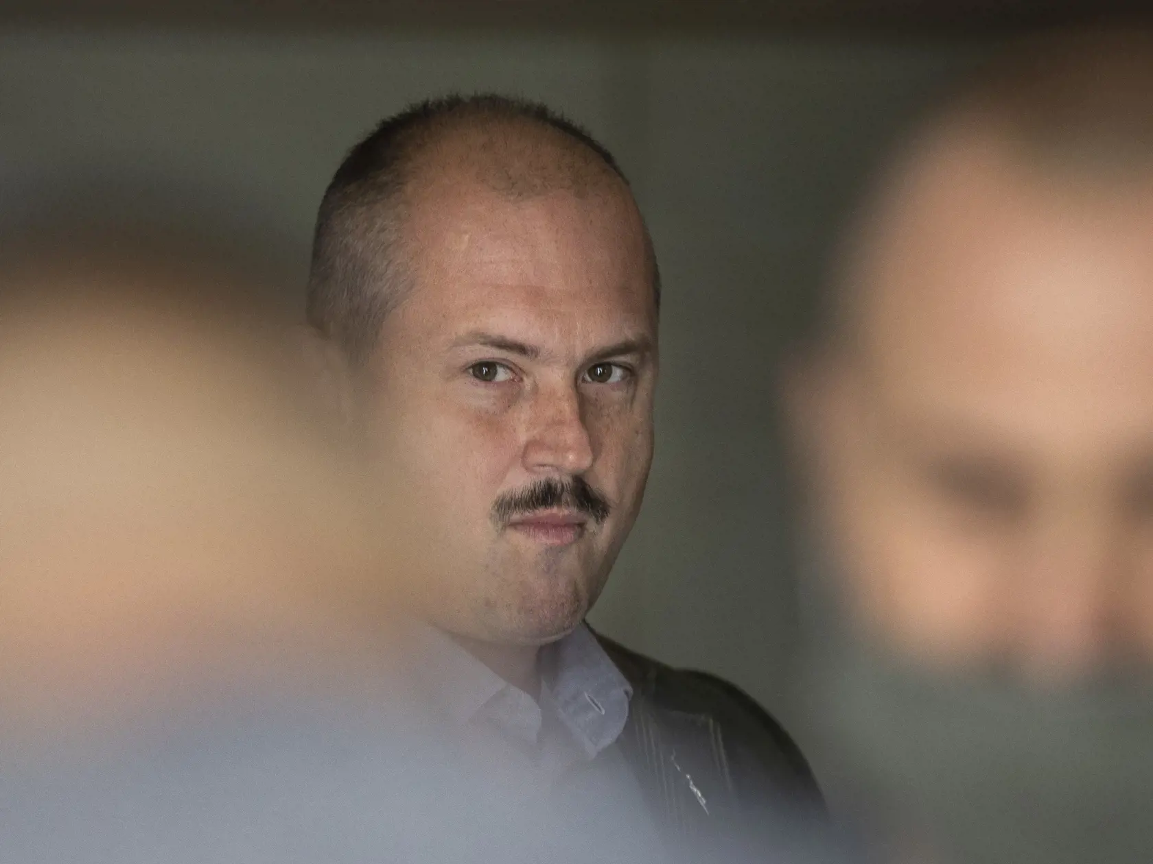 Na snímke predseda opozičnej ĽSNS Marian Kotleba prichádza na pojednávanie v kauze kontroverzných šekov na Špecializovanom trestnom súde v Pezinku 28. mája 2020. FOTO TASR - Jaroslav Novák