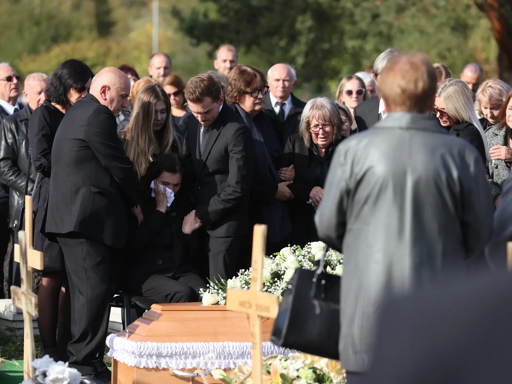 Pohreb Natálie Hamrákovej, ktorá zomrela pri nehode v Bratislave na Zochovej ulici. Tragédiu spôsobil Dušan Dědeček,  ktorý šoféroval pod vplyvom alkoholu. Okrem Natálie mala nehoda ďalšie štyri obete.