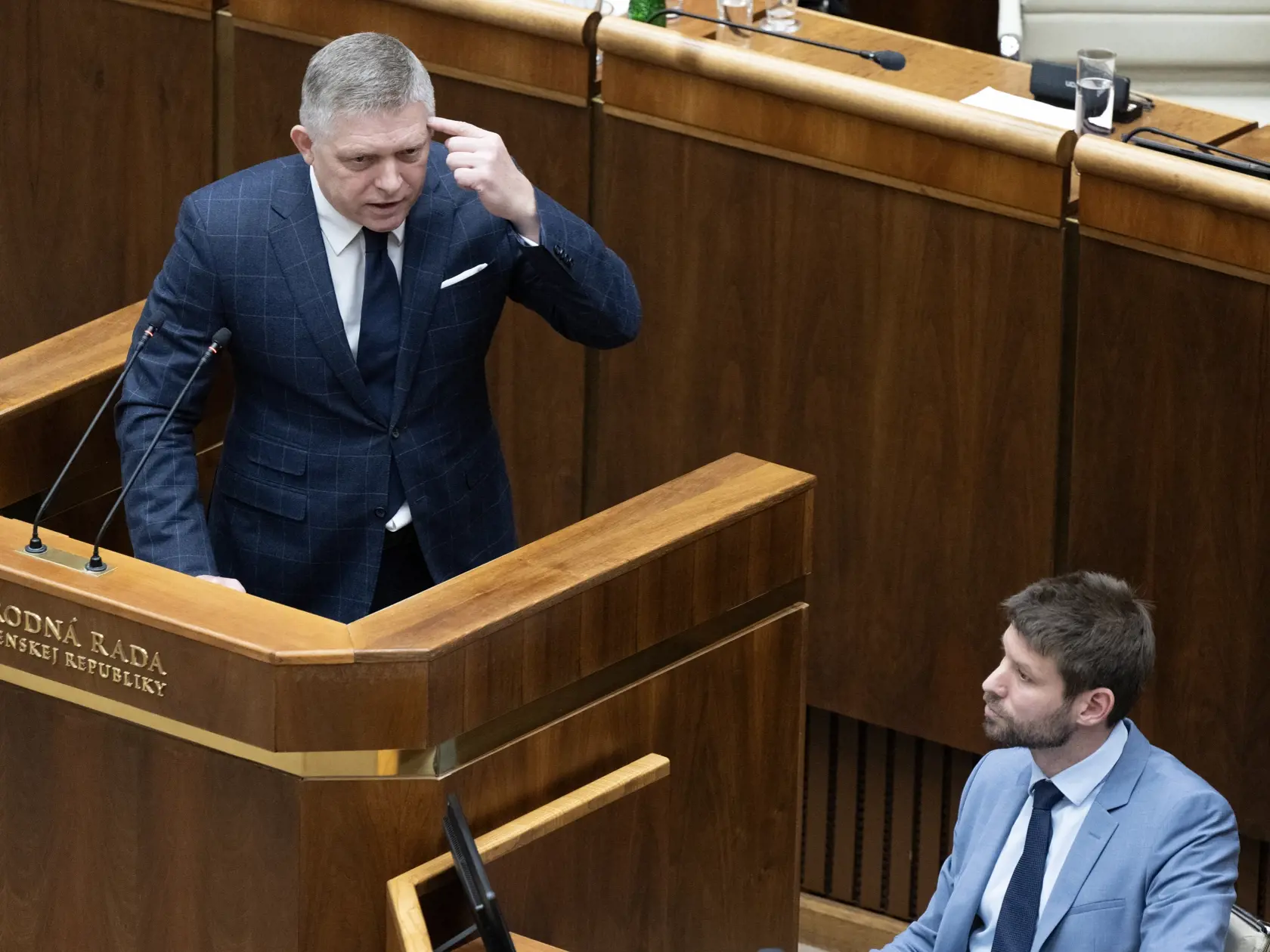 Premiér Robert Fico a poslanec Michal Šimečka.
