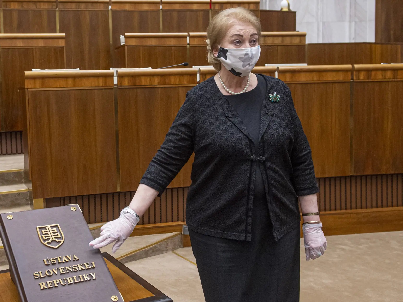 poslankyňa Anna Záborská (Katolícka únia/OĽaNO)
Žiada sprísniť interrupčný zákon. A umelé oplodnenie podľa nej nespadá do liečby neplodnosti, je to naplnenie istého chcenia rodičov. Je iks párov, ktoré sa zmieria s tým, že dieťa mať nebudú.