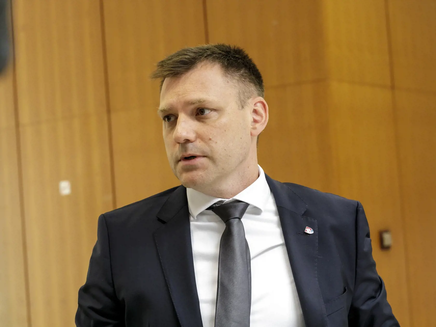Na snímke podpredseda vlády a minister životného prostredia SR Tomáš Taraba (nominant SNS) pred 46. rokovaním vlády SR 28. augusta 2024 v Bratislave. FOTO TASR - Dano Veselský