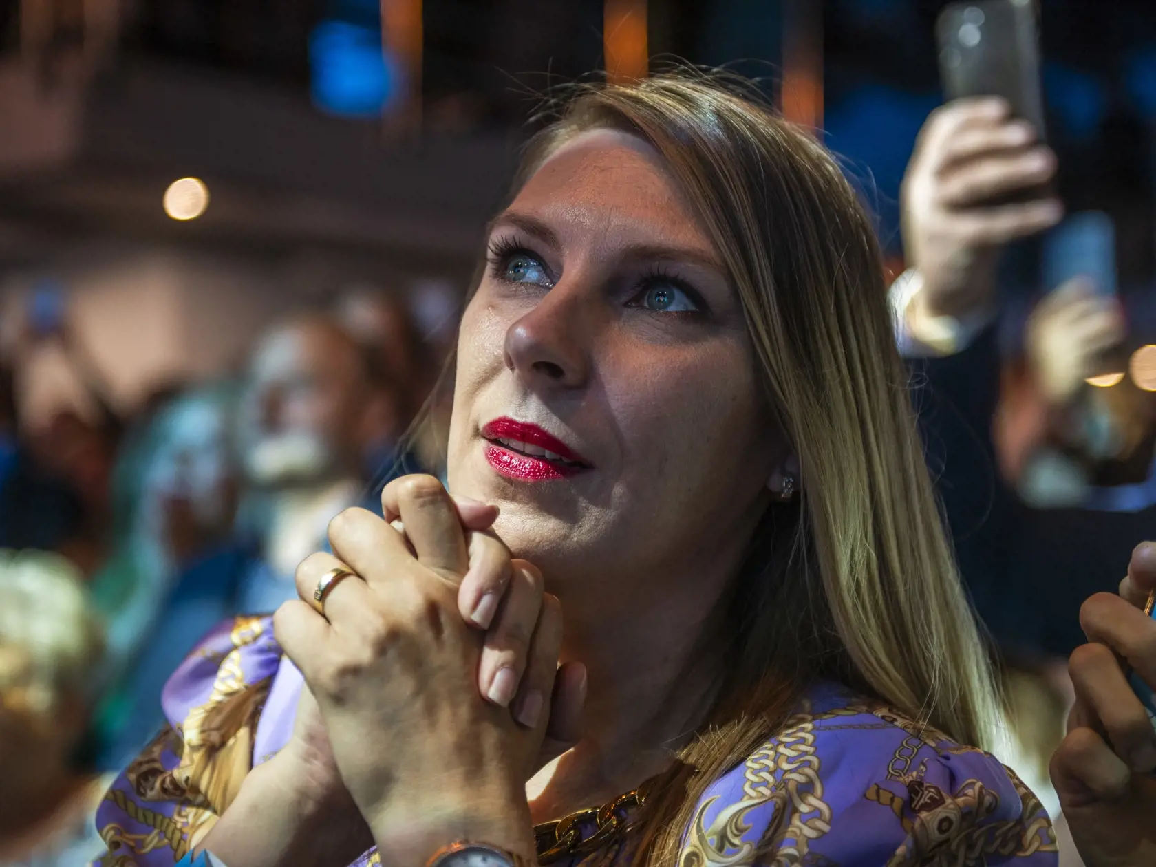 Na Slovensku sa v sobotu 30. septembra 2023 konali v poradí štvrté predčasné a celkovo deviate parlamentné voľby v ére samostatnosti. Na snímke ľudia reagujú po zverejnení výsledkov exit pollu   počas volebnej noci v centrále hnutia Progresívne Slovensko (PS) v Bratislave v sobotu 30. septembra 2023. FOTO TASR - Jaroslav Novák