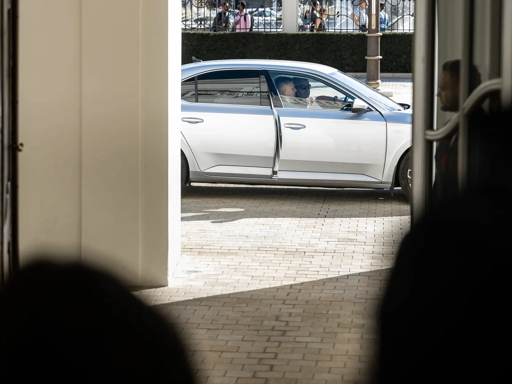 Predseda strany SMER-SD, ktorá vyhrala parlamentné voľby 2023 Robert Fico, prišiel do prezidentského paláca po poverenie na zostavenie vlády od prezidentky SR Zuzany Čaputovej. 