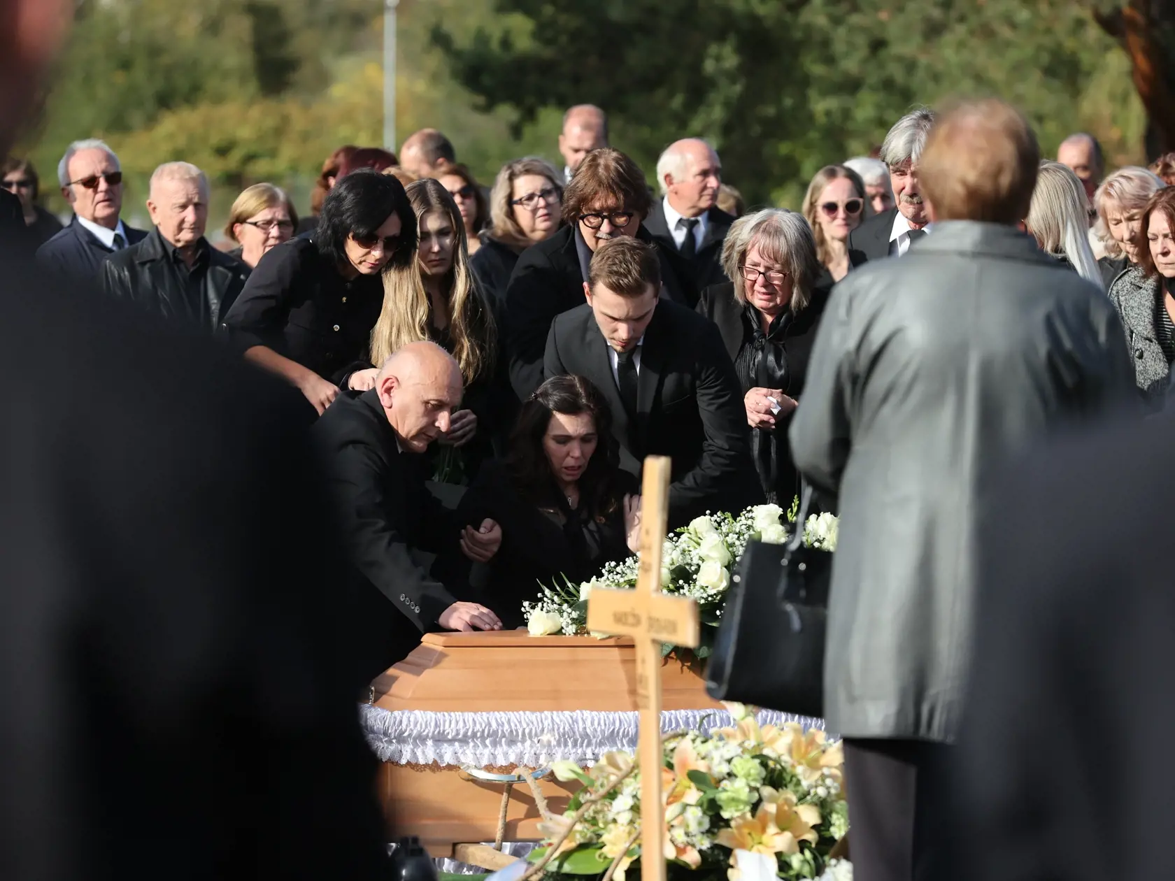 Pohreb Natálie Hamrákovej, ktorá zomrela pri nehode v Bratislave na Zochovej ulici. Tragédiu spôsobil Dušan Dědeček,  ktorý šoféroval pod vplyvom alkoholu. Okrem Natálie mala nehoda ďalšie štyri obete.