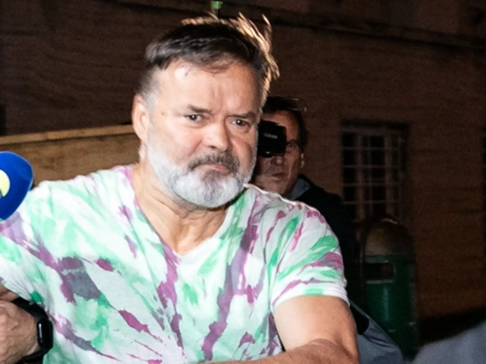 Obvinený šofér smrtiaceho auta Dušan Dedeček po rozhodnutí Okresného súdu že bude stíhaný na slobode, utiekol pred novinármi.