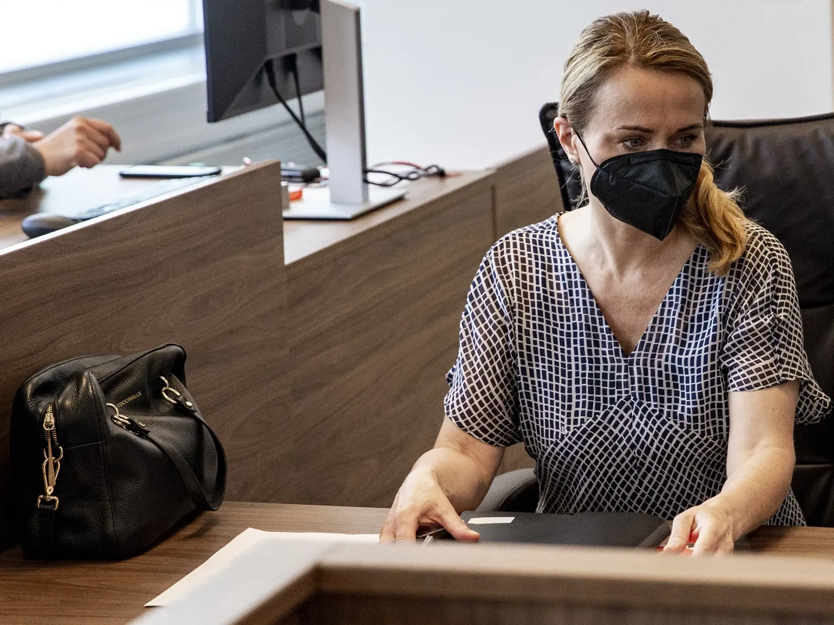 Na snímke je Andrea Haitová počas pojednávania v prípade disciplinárneho previnenia na Najvyššom správnom súde v Bratislave. 