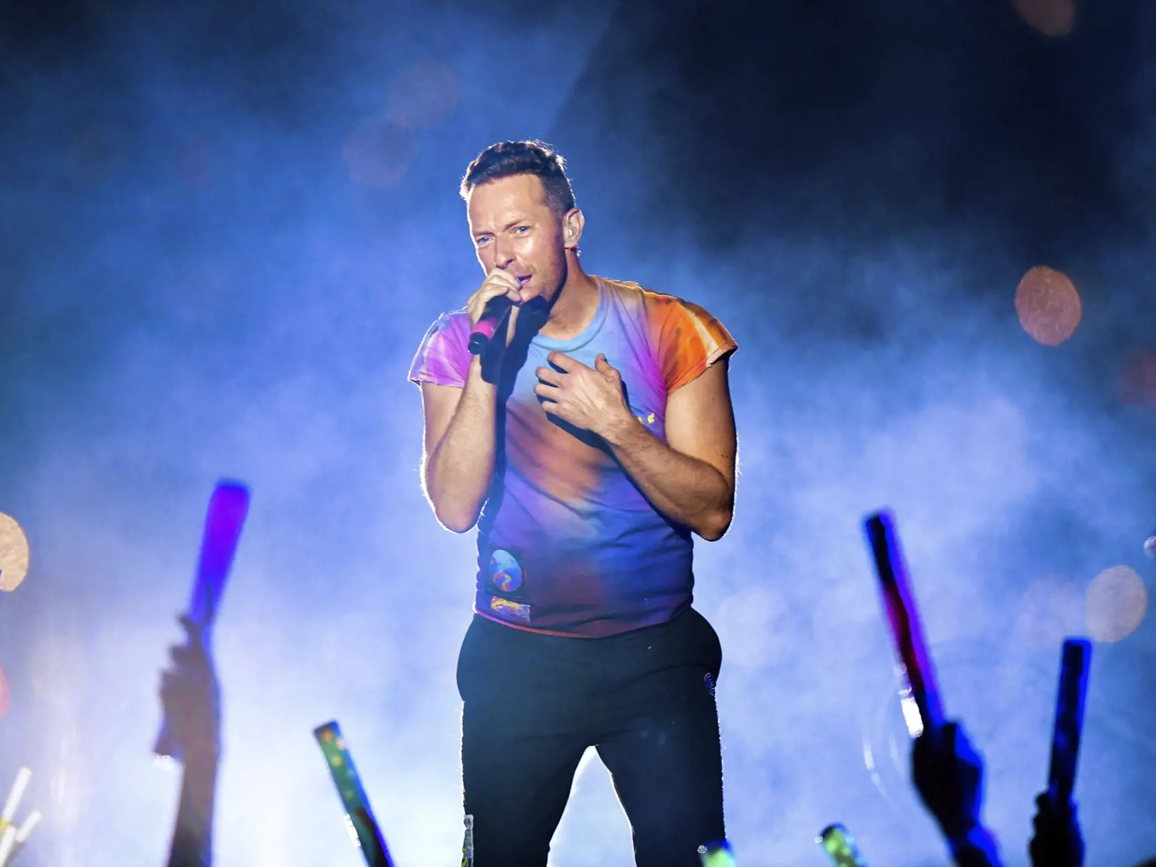Chris Martin je spevákom skupiny Coldplay.