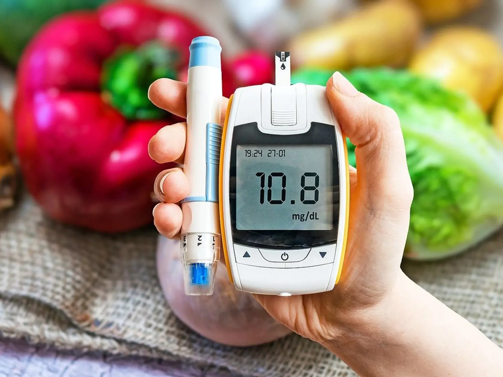 Jesť pravidelne zeleninu, primerané množstvo ovocia a celozrnných potravín. Obsahujú vlákninu, minerálne látky a vitamíny a zabezpečujú pocit nasýtenia.