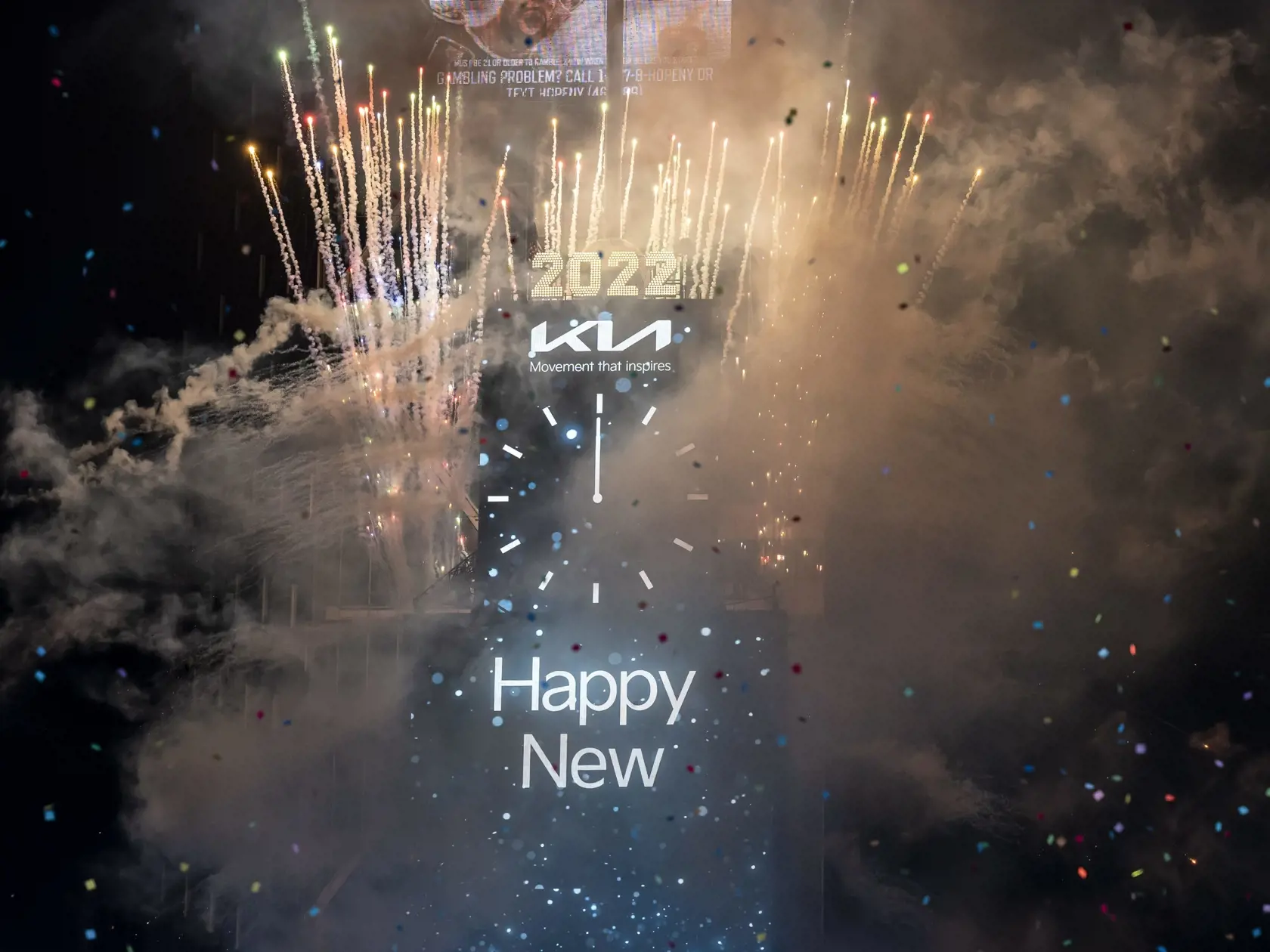 JB 28 New York - Ohňostroj počas novoročných osláv na námestí Times Square v New Yorku 1. januára 2022. FOTO TASR/AP 

Fireworks are set off at midnight during the Times Square New Year's Eve celebration, early Saturday, Jan. 1, 2022, in New York. (Photo by Ben Hider/Invision/AP)