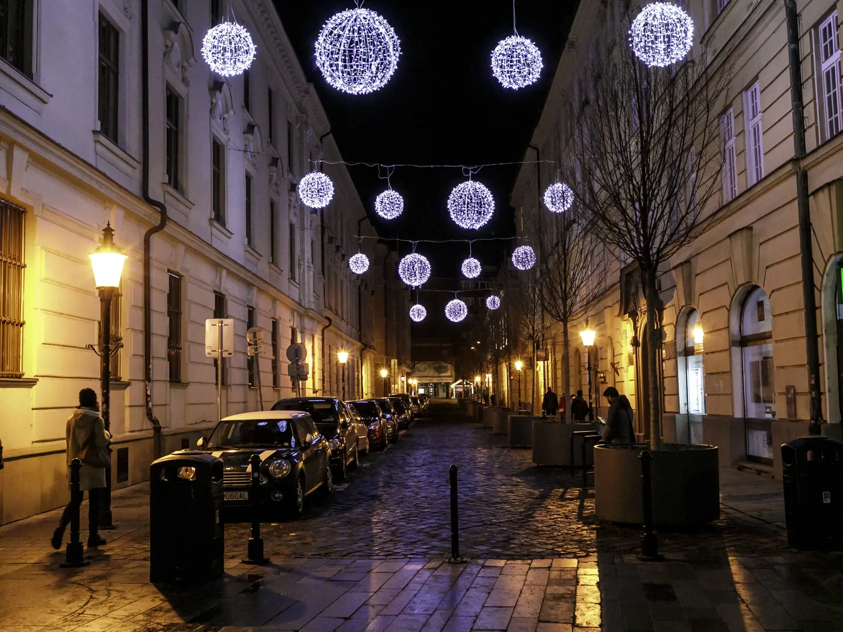 Na snímke centrum mesta počas silvestrovskej noci 31. decembra 2021 v Bratislave. FOTO TASR - Dano Veselský