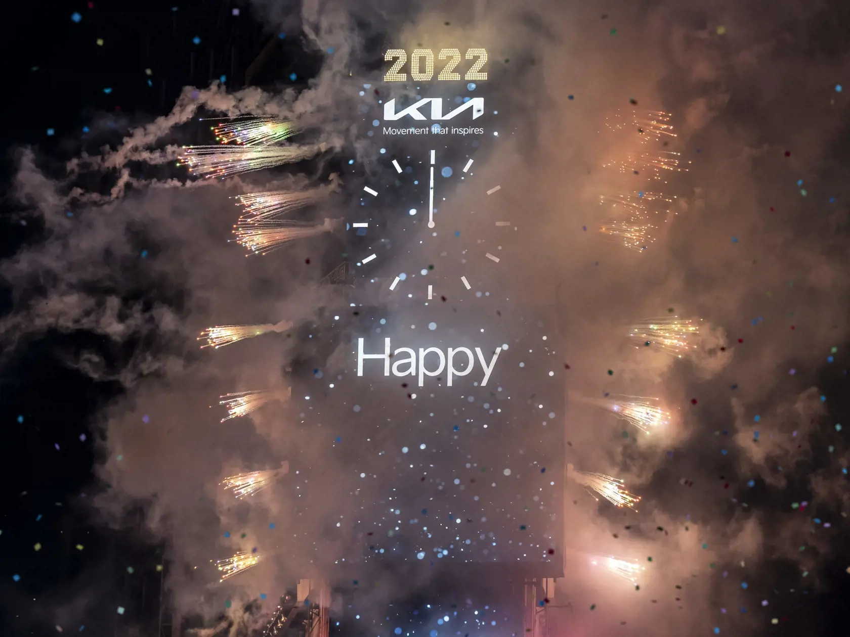 JB 29 New York - Ohňostroj počas novoročných osláv na námestí Times Square v New Yorku 1. januára 2022. FOTO TASR/AP 

Fireworks are set off at midnight during the Times Square New Year's Eve celebration, early Saturday, Jan. 1, 2022, in New York. (Photo by Ben Hider/Invision/AP)