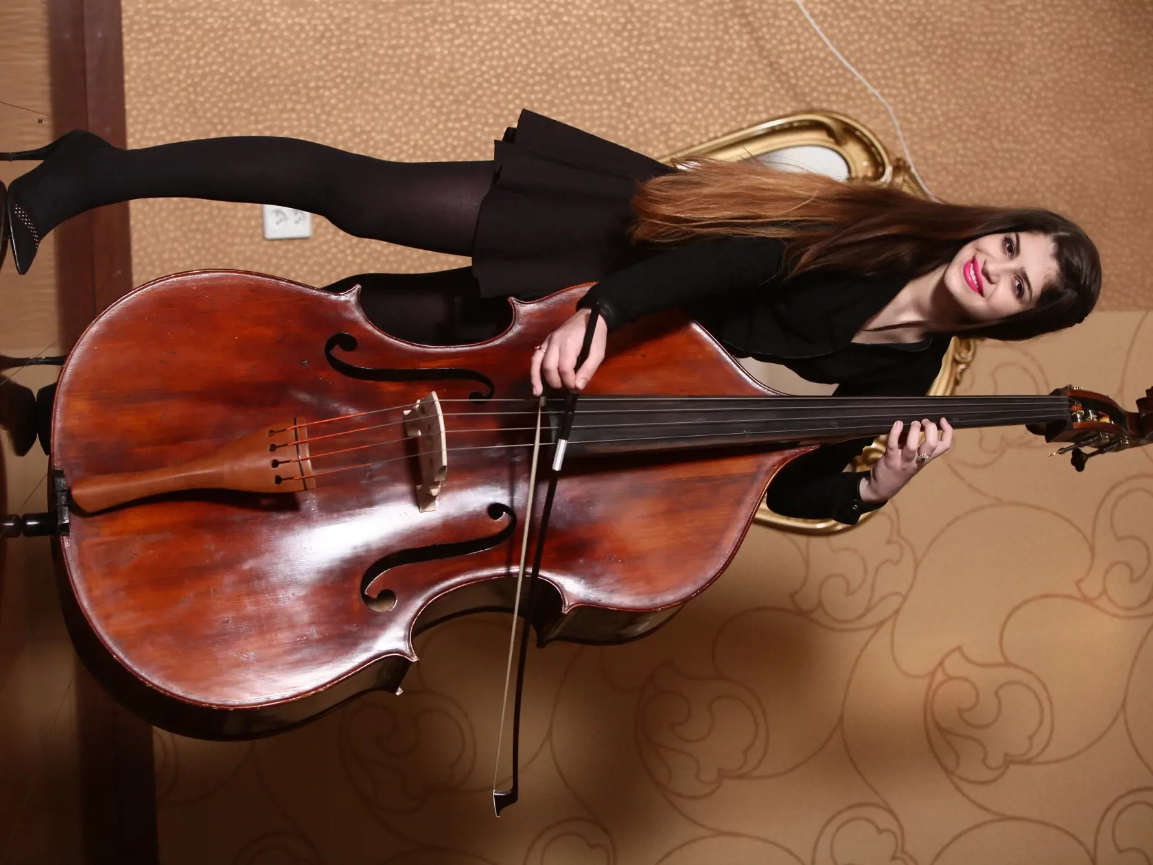 Vanessa Šarköziová, kontrabas
