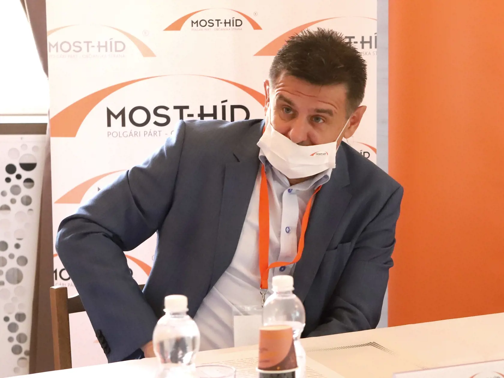 Na snímke je kandidát na predsedu Most-Híd László Sólymos pred začatím volebného snemom strany Most-Híd vo Fiľakove.