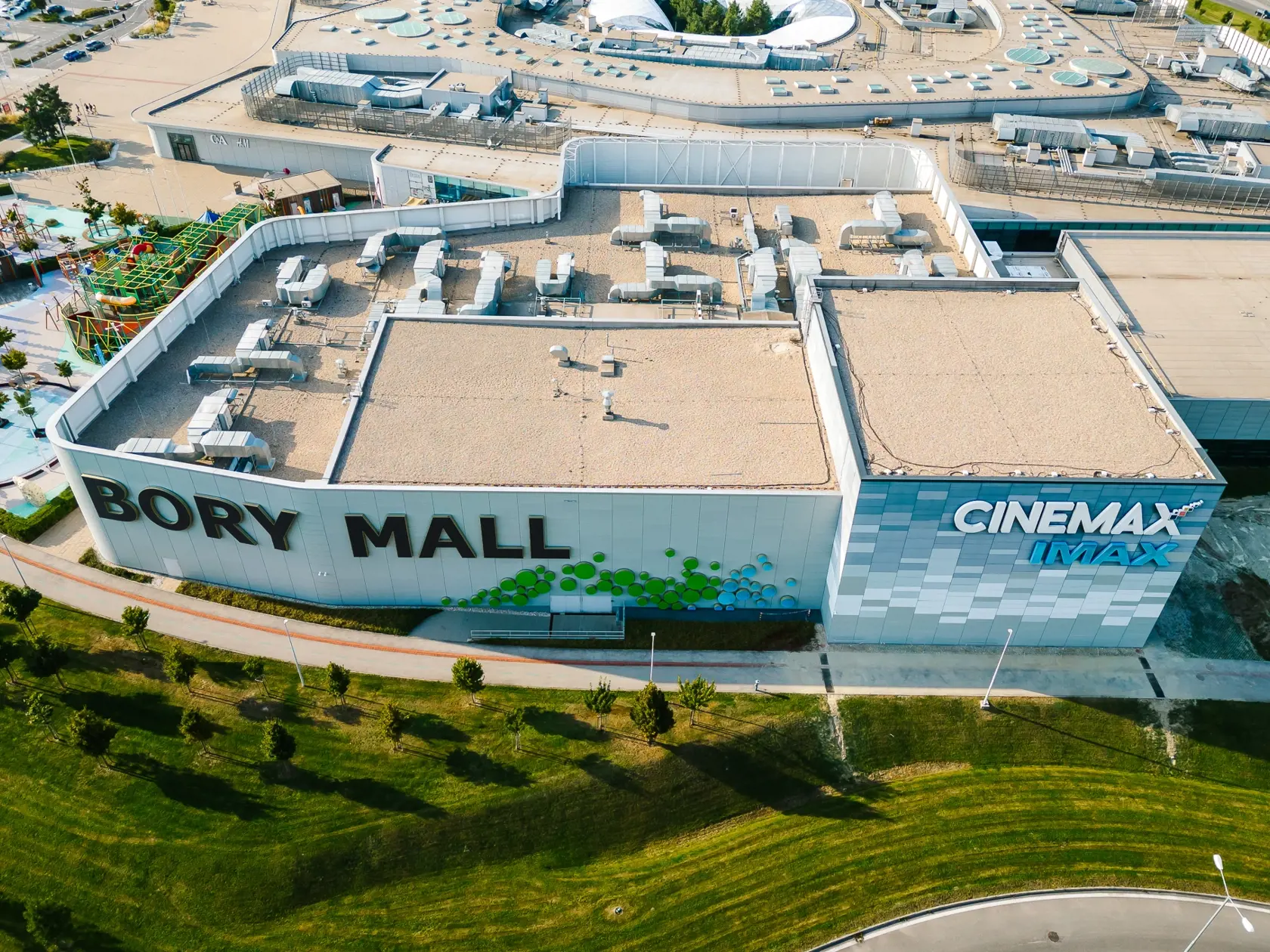 Bory Mall je nákupno-zábavné centrum na západe Bratislavy, ktoré je súčasťou
projektu a územia Bory. Nachádza sa v novovybudovanej oblasti v severozápadnej
časti Bratislavy a jeho prevádzka začala koncom roka 2014.