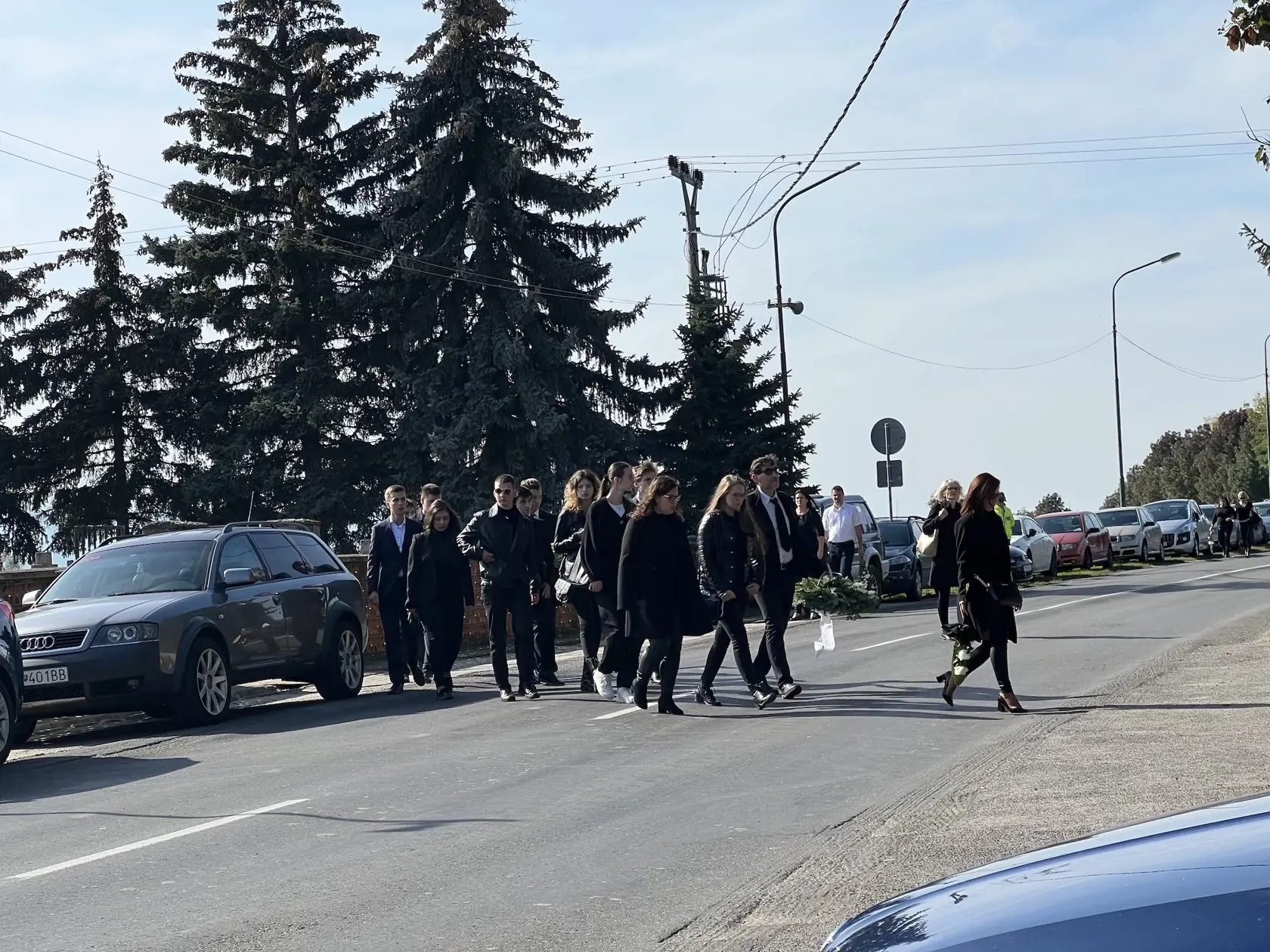 S Richardom sa rozlúčilo asi 600 ľudí.