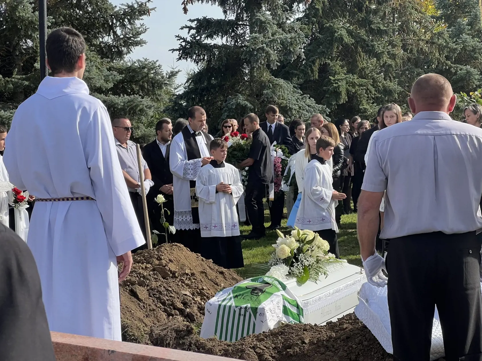 Najťažšia chvíľa pre rodičov. Pochovali milovaného syna.