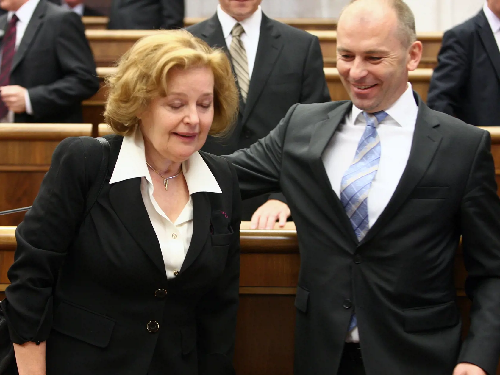 Ustanovujuca schodza NR SR dna 5.4.2012. Vľavo Magda Vášáryová